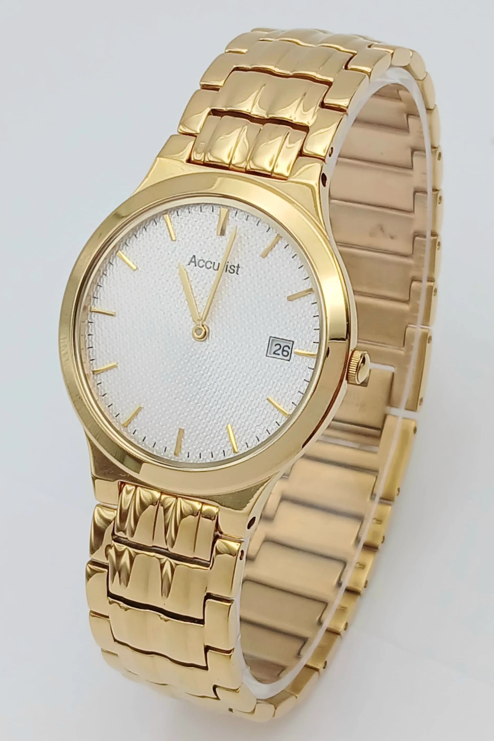 A Smart Men’s Gold Tone Accurist Quartz Date Watch-Model MB709-35mm Case. Honeycomb dial. Battery replaced June 2026- Appears practically unworn if worn at all. Comes Boxed