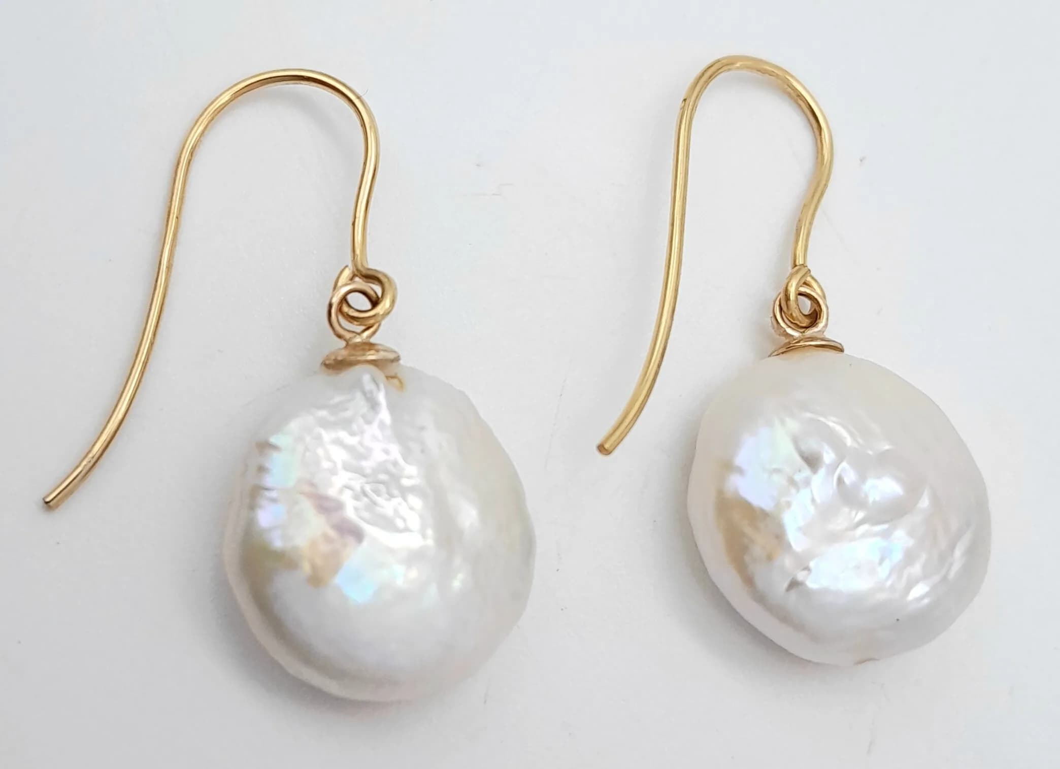 A Pair of 9K Yellow Gold Pearl Coin Drop Earrings. 2.5cm drop. 3.3g total weight. MK13