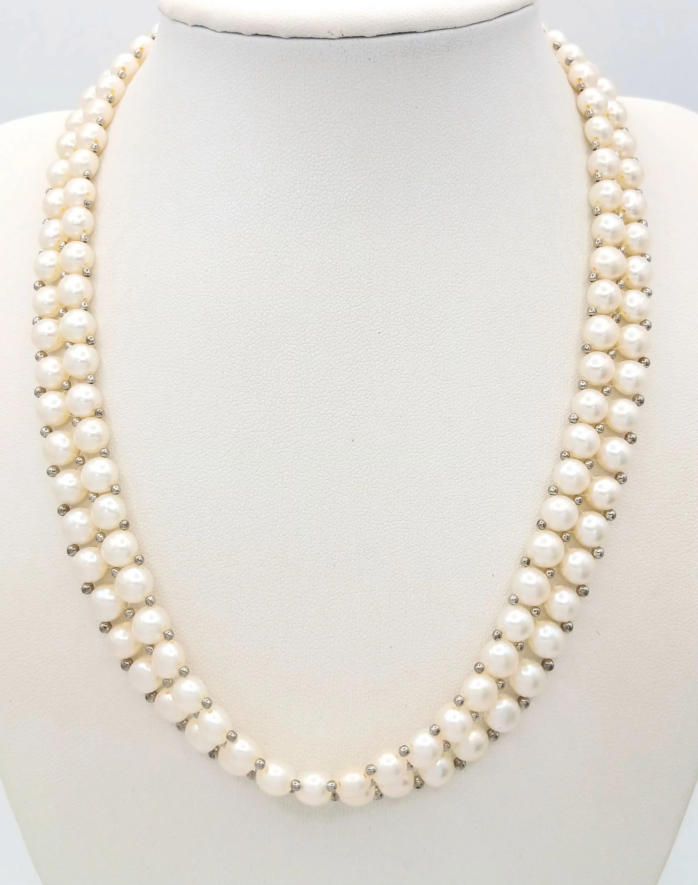 A pretty Double Strand Freshwater Pearl Necklace. Approx 43cm in length, strung with cream freshwater pearls and fitted with a decorative floral box clasp. Please see photos for details.