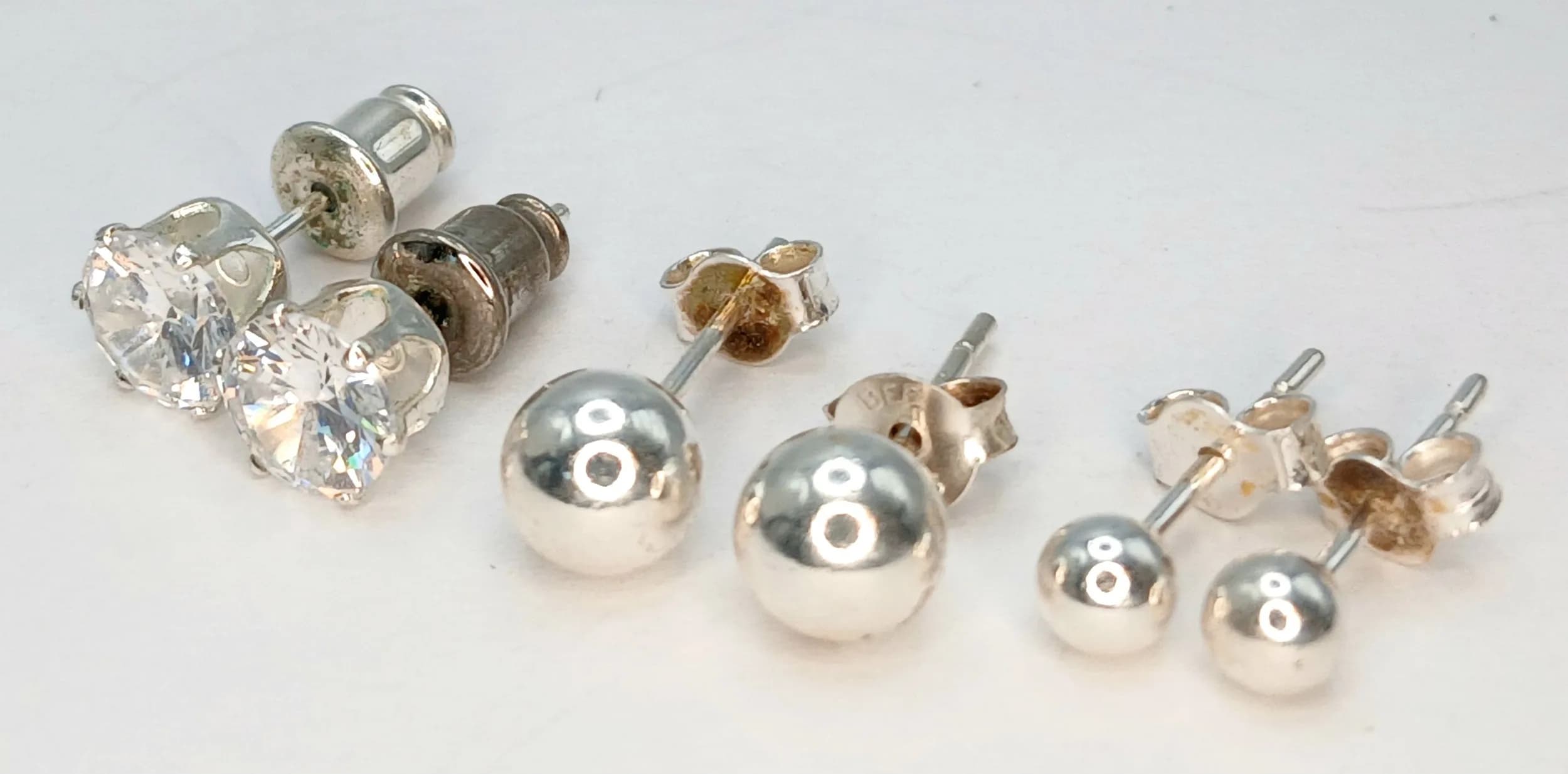 3X pairs of 925 silver fashion earrings. Total weight 2.7G. Please see photos.