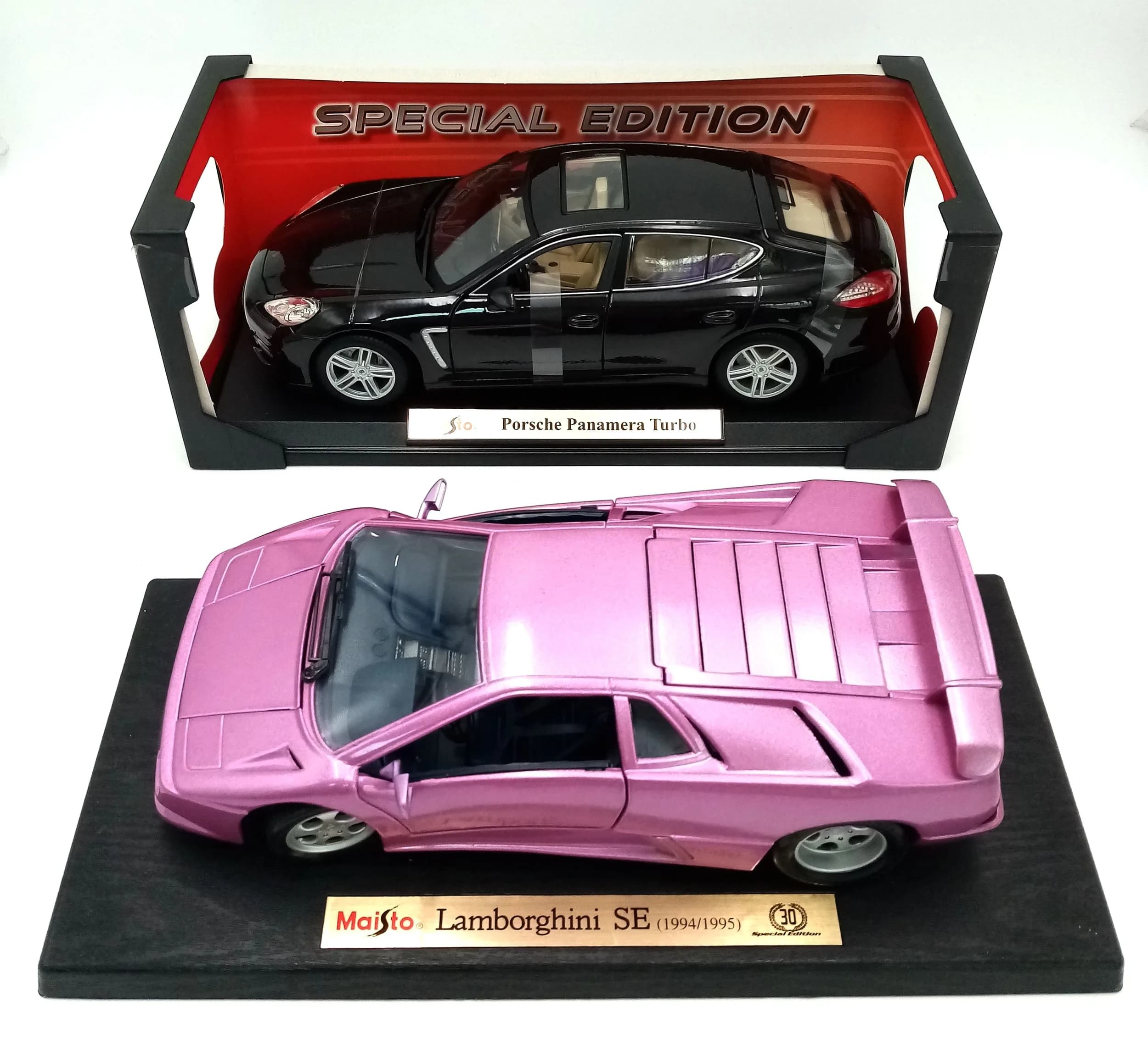 Two Maitso, 1/18th scale die cast model cars. A special edition, 30th anniversary Lamborghini SE and a Porsche Panamera turbo. The models are in excellent condition, although the boxes have some wear from storage.