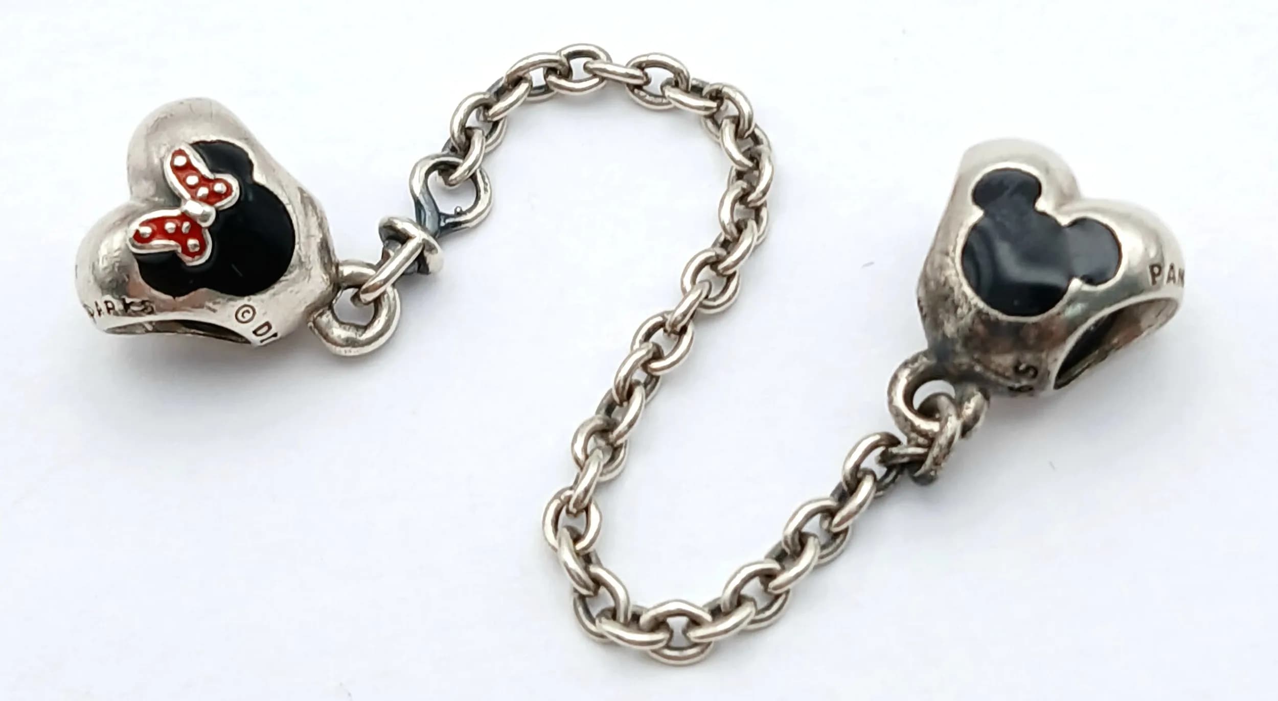 A PANDORA, STERLING SILVER, DISNEY, MICKY AND MINNIE MOUSE, HEART SHAPED SAFETY CHAIN. 4.4G. SC 5147