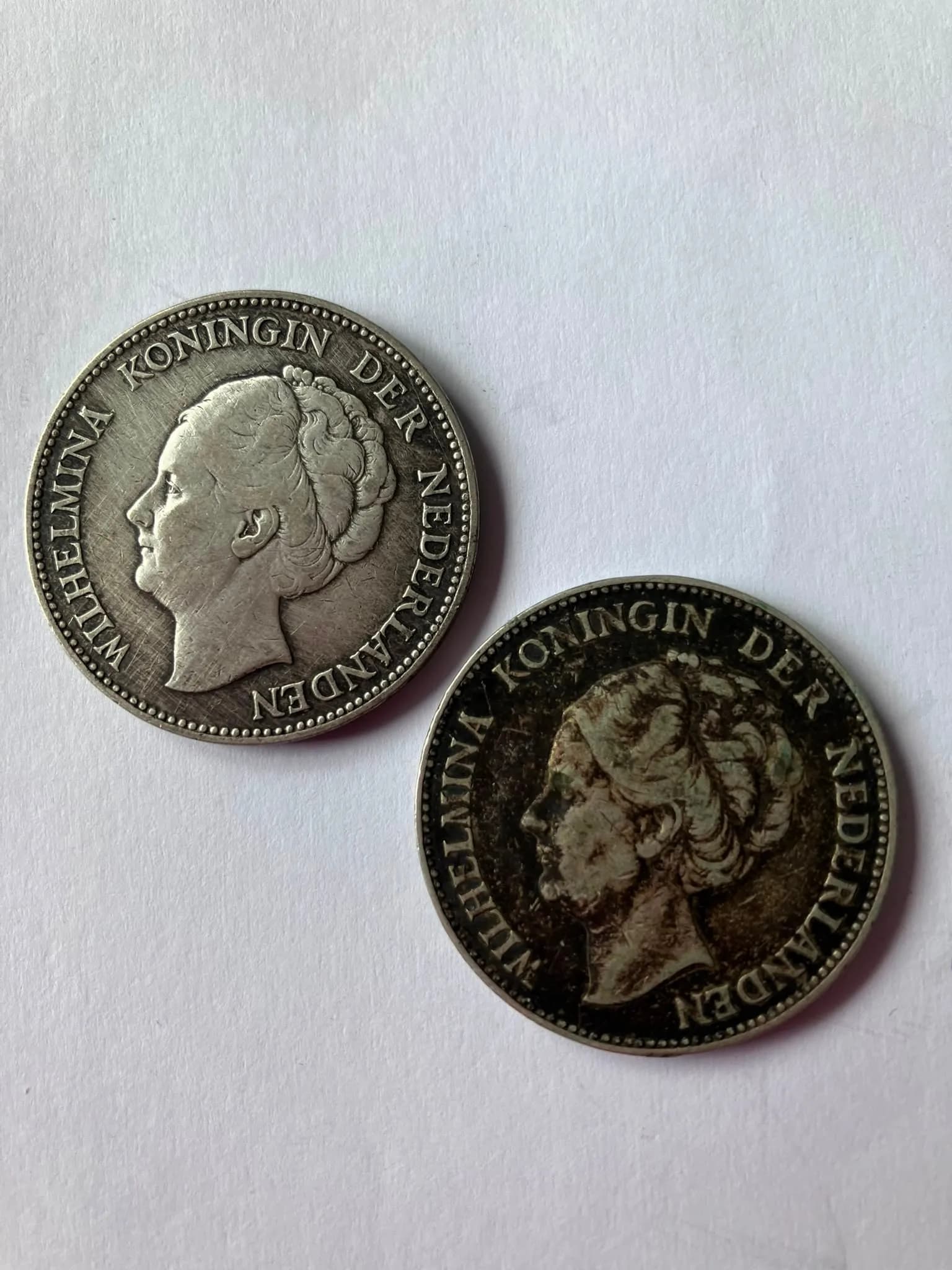 2 x SILVER consecutive ( 1923 & 1924) DUTCH 1 GUILDER COINS. Extra Fine condition. These coins are about the size of a British Florin. High quality coins, please see pictures.
