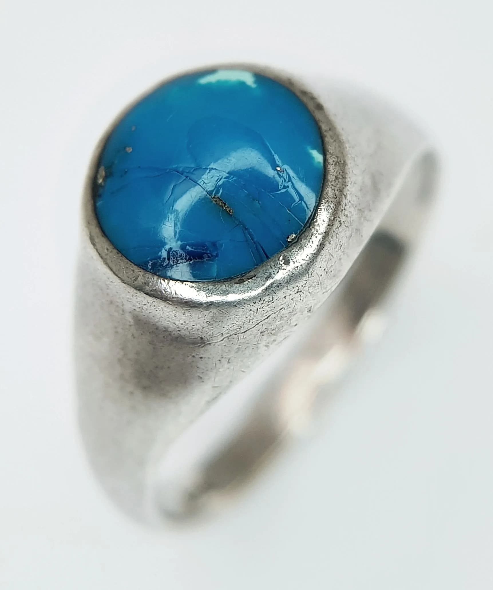 A Stylish 925 Silver Turquoise Cabochon Ring. Size R. Features a round turquoise cabochon in a polished bezel setting. Gross weight 4.82 grams.