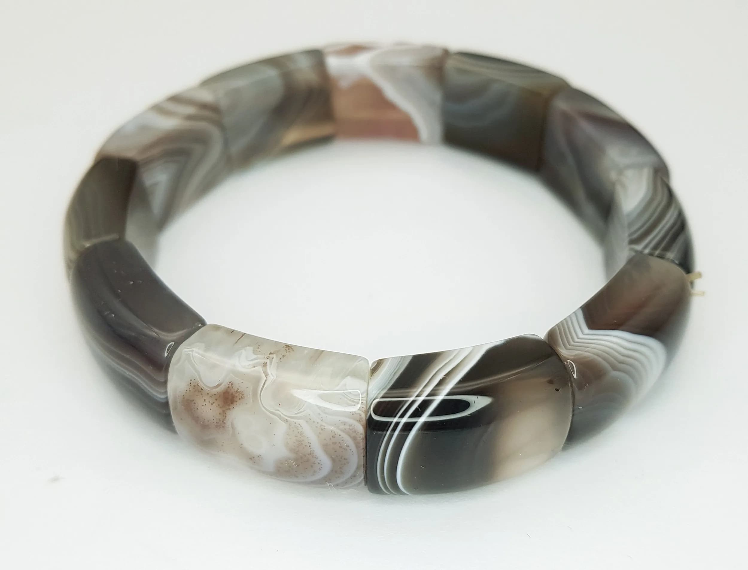 Stunning BOTSWANA AGATE BRACELET. Comprising Beautiful CHUNKY PIECES of HEALING POLISHED AGATE. Expands to fit any wrist. Please see pictures.