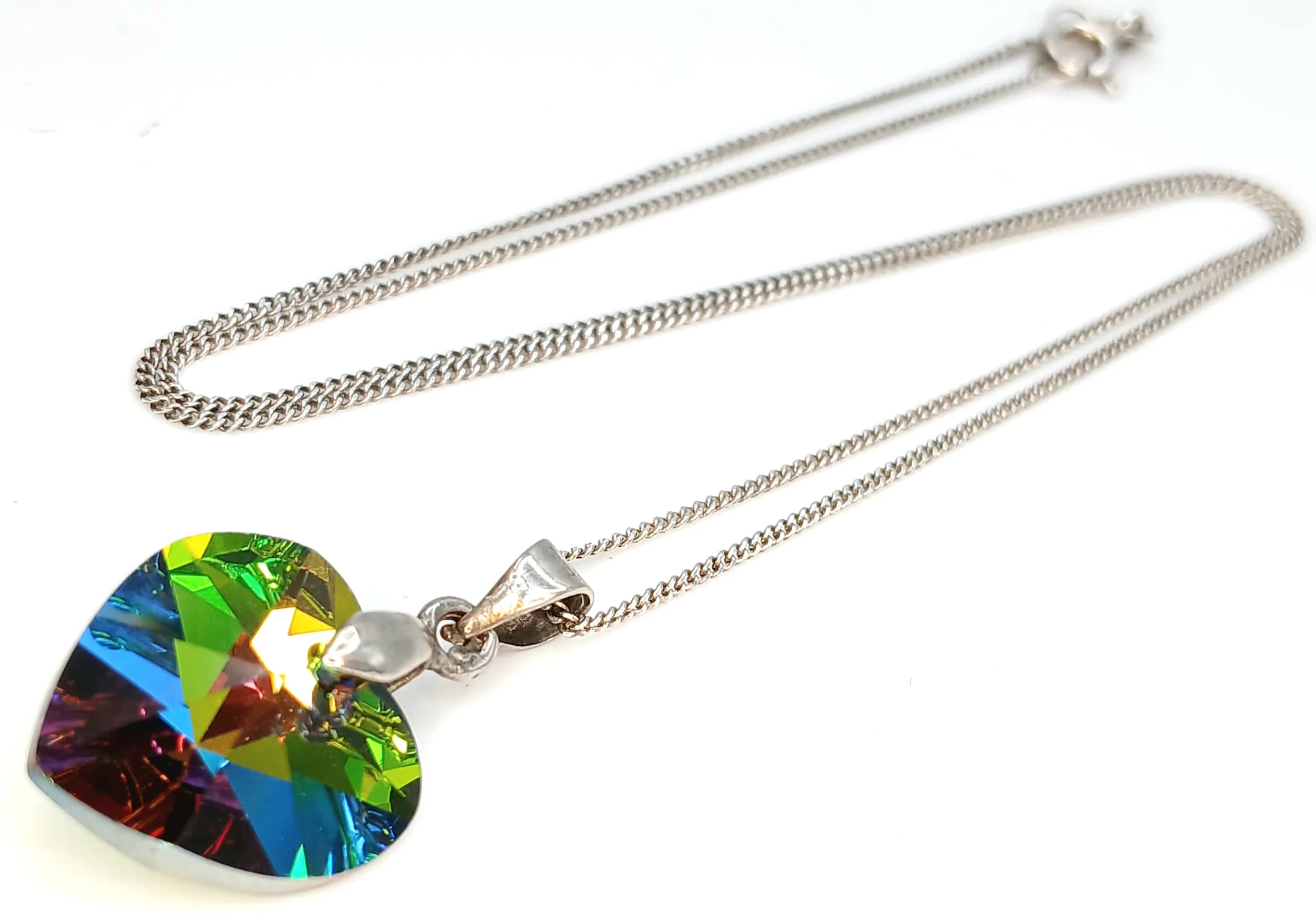 A 925 Silver Necklace with a Faceted Colour Stone Pendant. Both Necklace and Pendant are Hallmarked 925. Total weight 3.09g. Approx 40cm chain length.