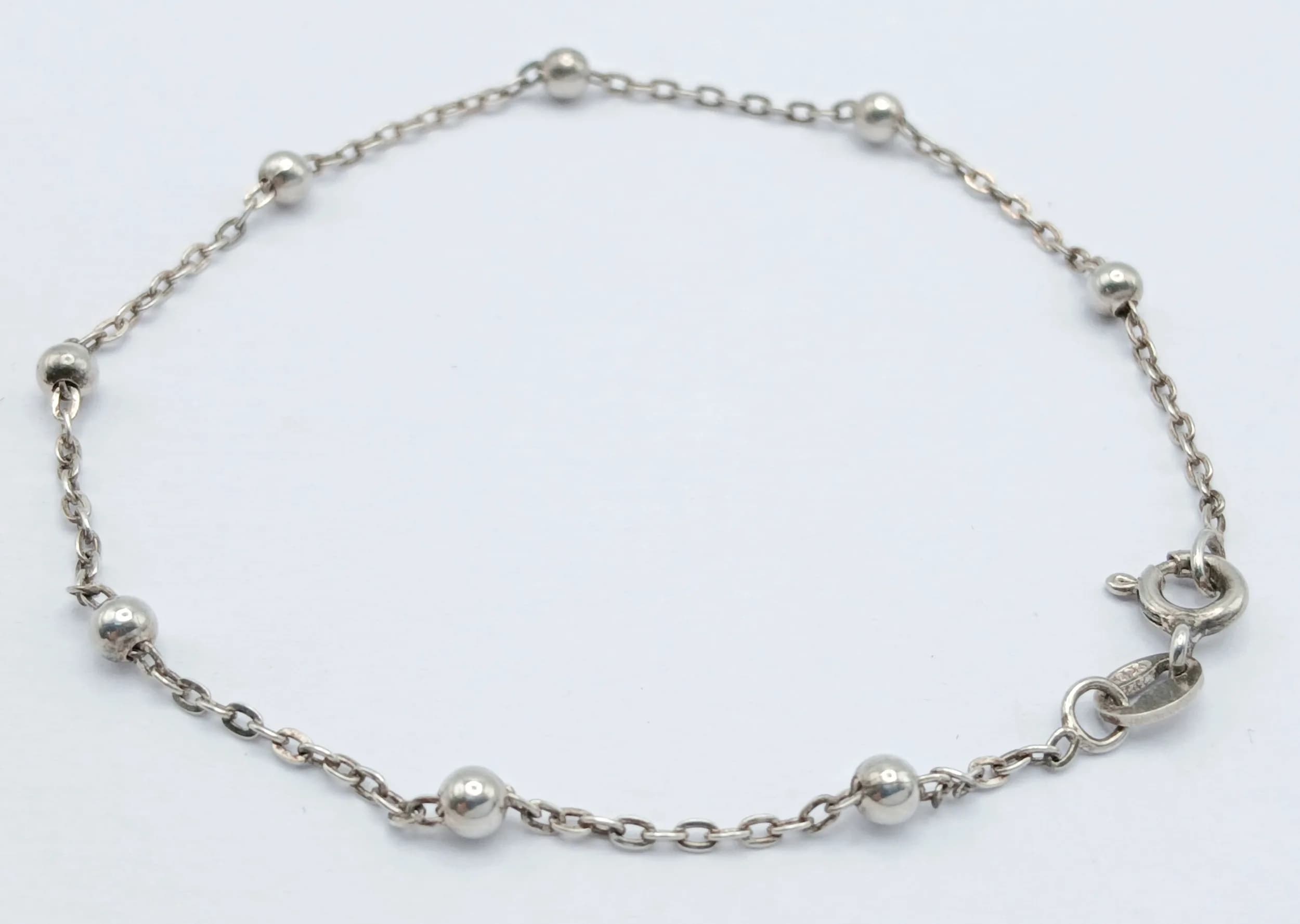 A Delicate 925 Sterling Silver Ball Bracelet-18cm Length. The Bracelet features Polished Silver Ball Stations set along a Fine Link Chain. Gross weight 1.28 grams.