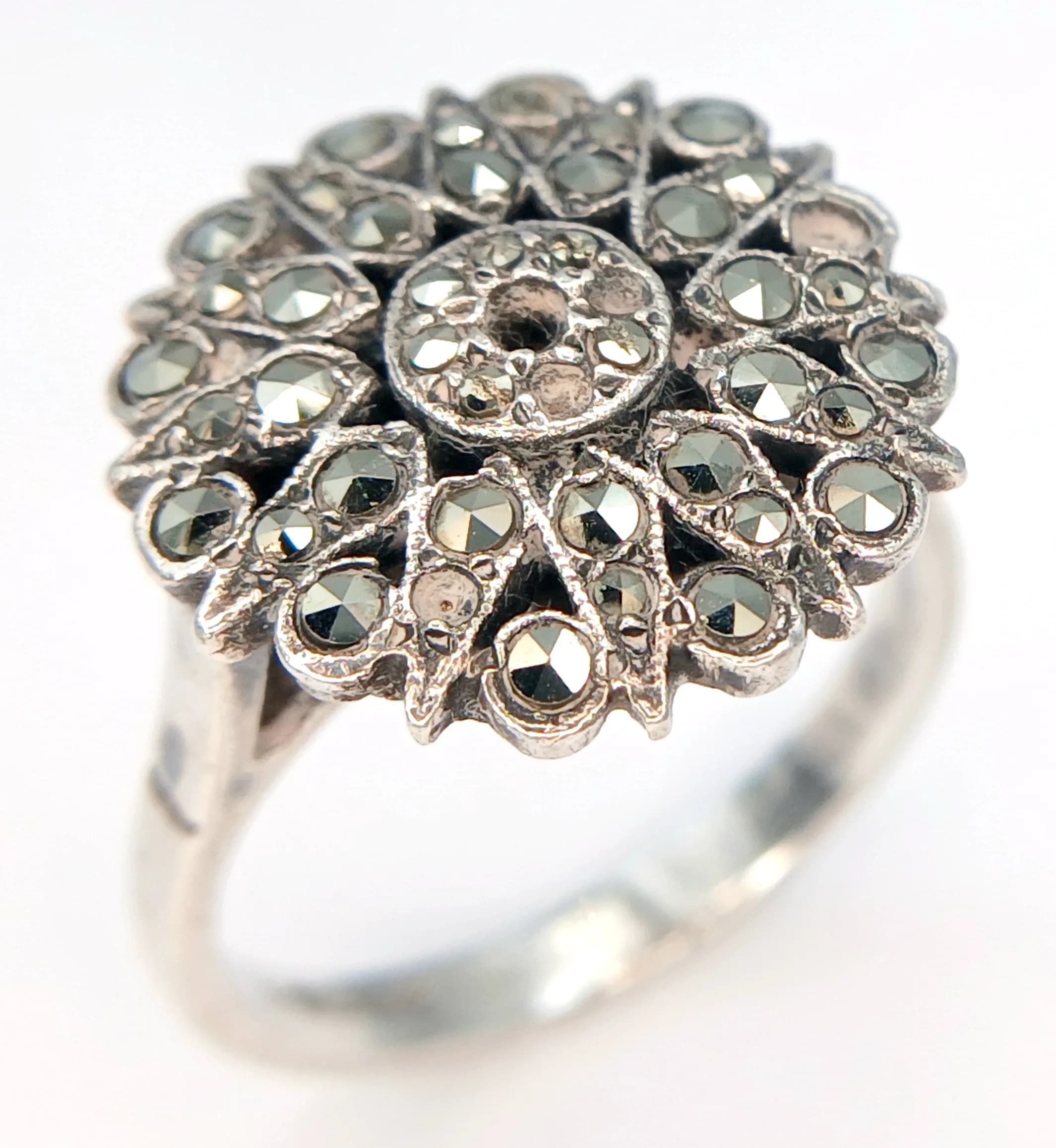 A Vintage Silver marcasite Floral Cluster Ring. One stone missing. Size N. 5.44g.
