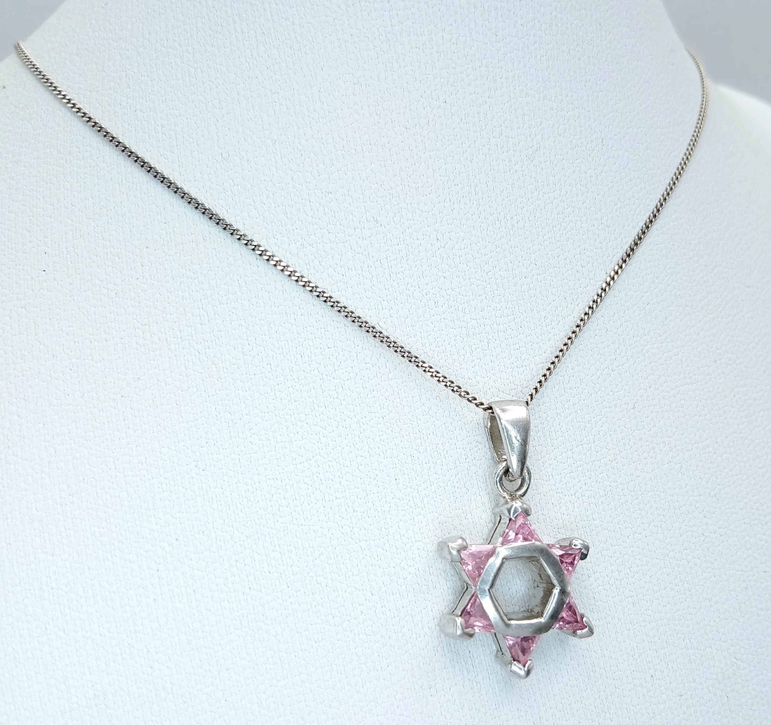 A 925 Italy Silver Pink Stone Set Star Pendant Necklace. Both Necklace and Pendant are Hallmarked 925. Total weight 5.22g. Approx 40cm chain length with a 2cm pendant drop.
