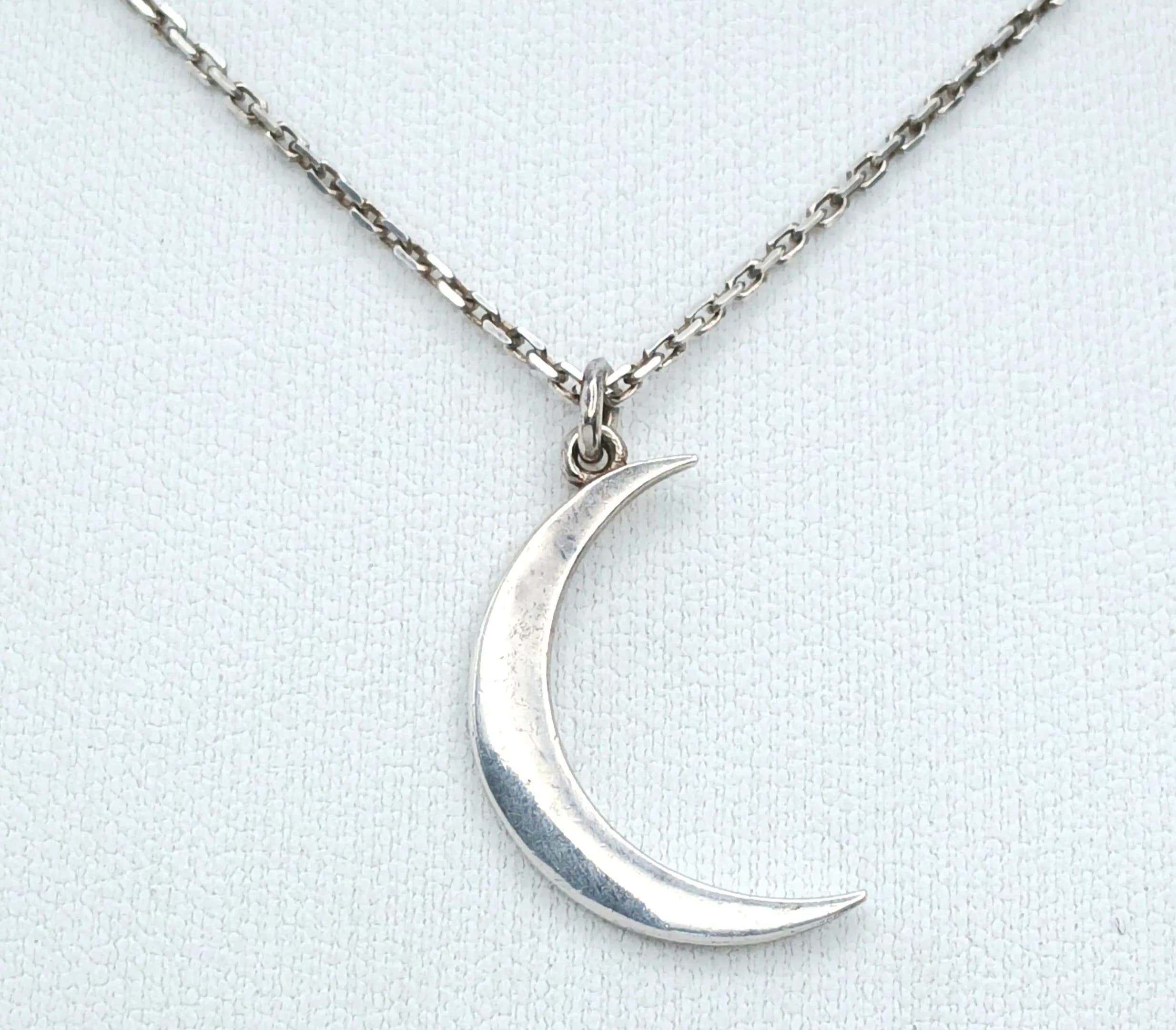 A Lovely 925 Sterling Silver Crescent Moon Pendant Necklace - 50cm Length. Features a polished crescent moon pendant on a fine silver chain. The pendant measures 0.4cm x 2cm. Gross weight 3.94 grams.