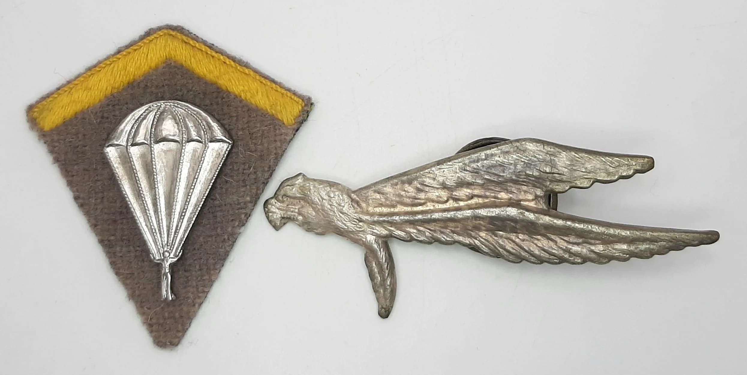 WW2 British Made Polish Paratroopers Wings and Collar Badge. Numbered on the back.