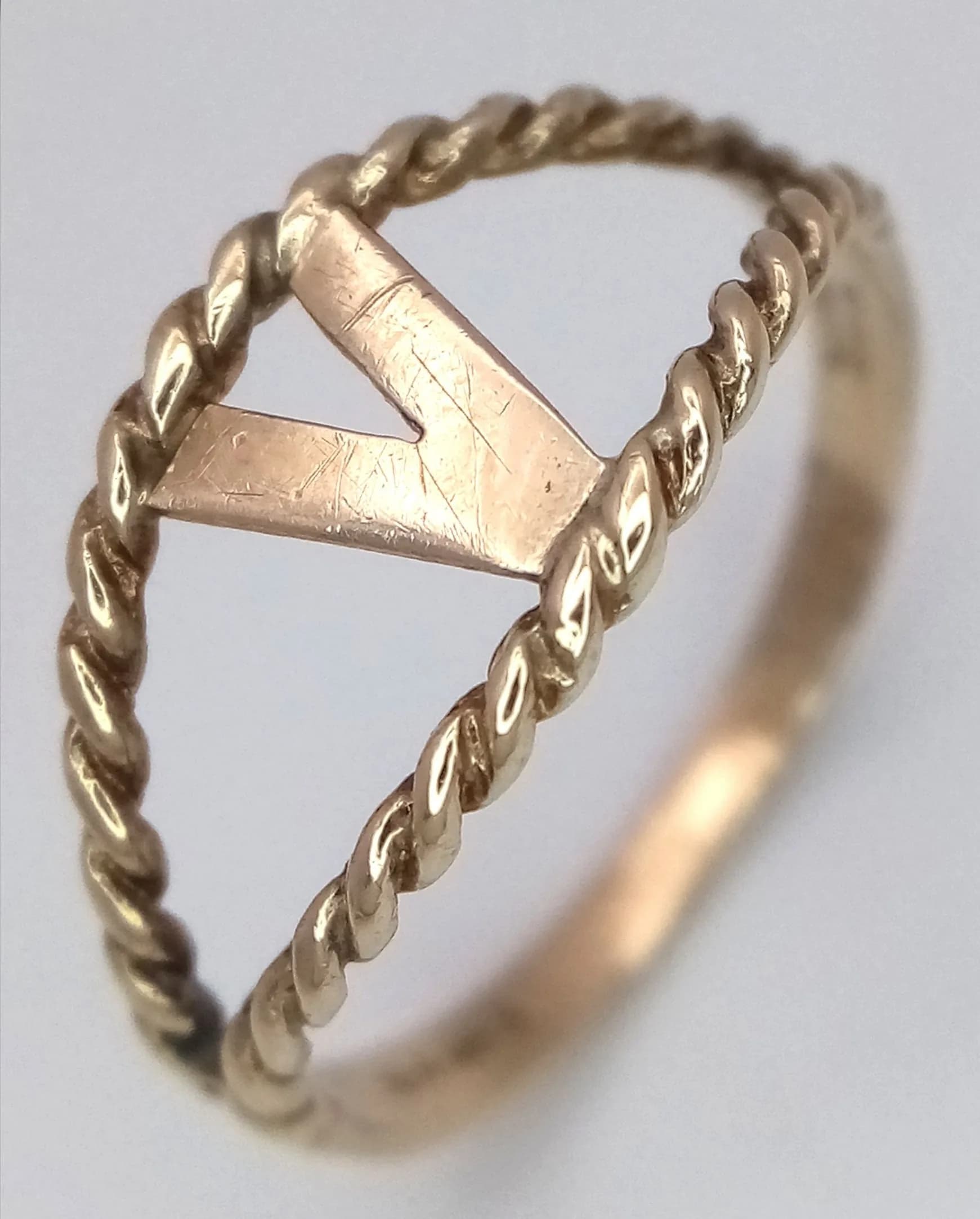A 9K Yellow Gold Openwork Ring with Letter V at Centre. Size P. 1.5g.