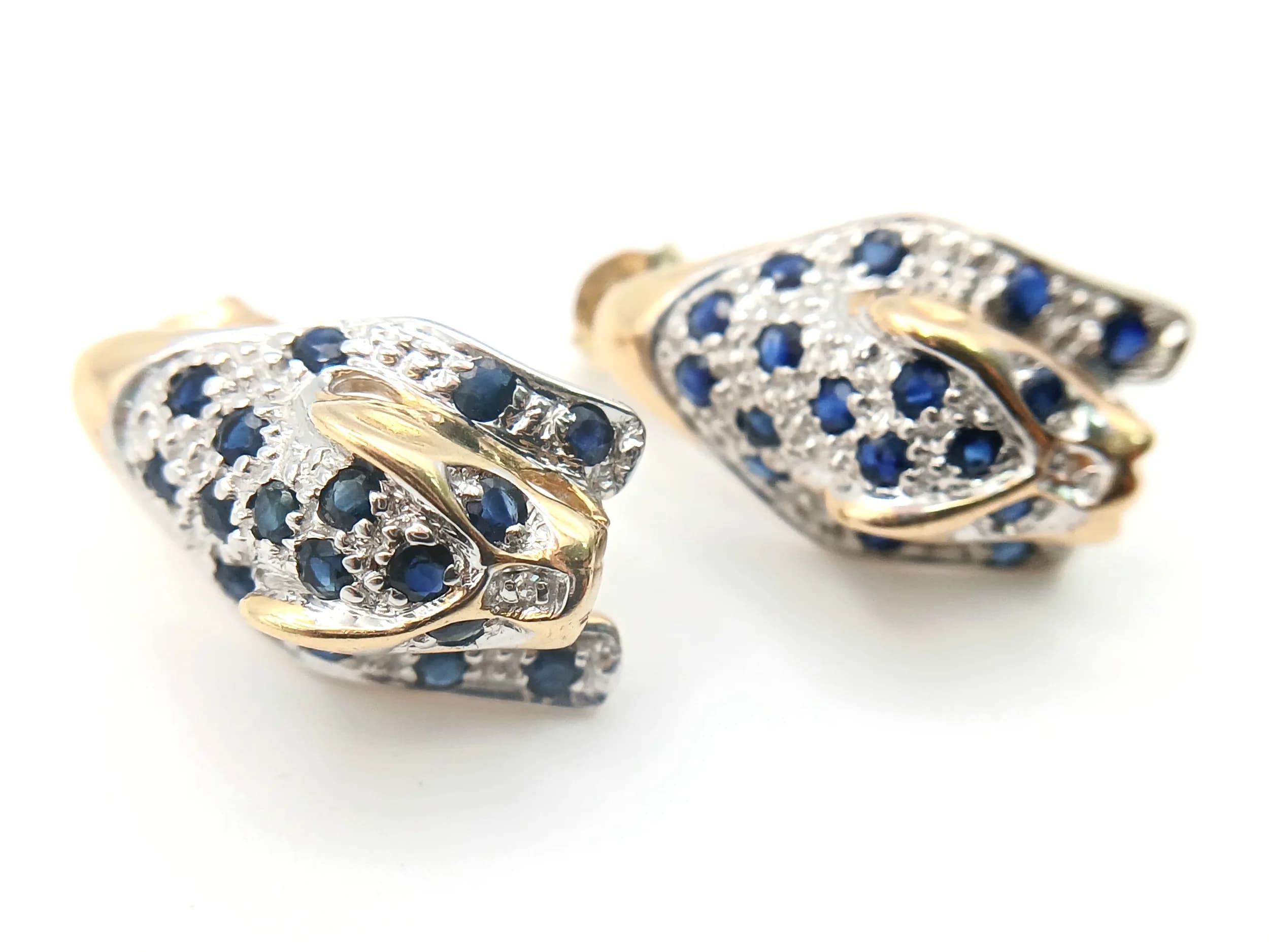 A Pair of 14K Yellow and White Gold Earrings in Leopards Head Form. Sapphire and Diamond set. 2cm. 4.55g total weight.