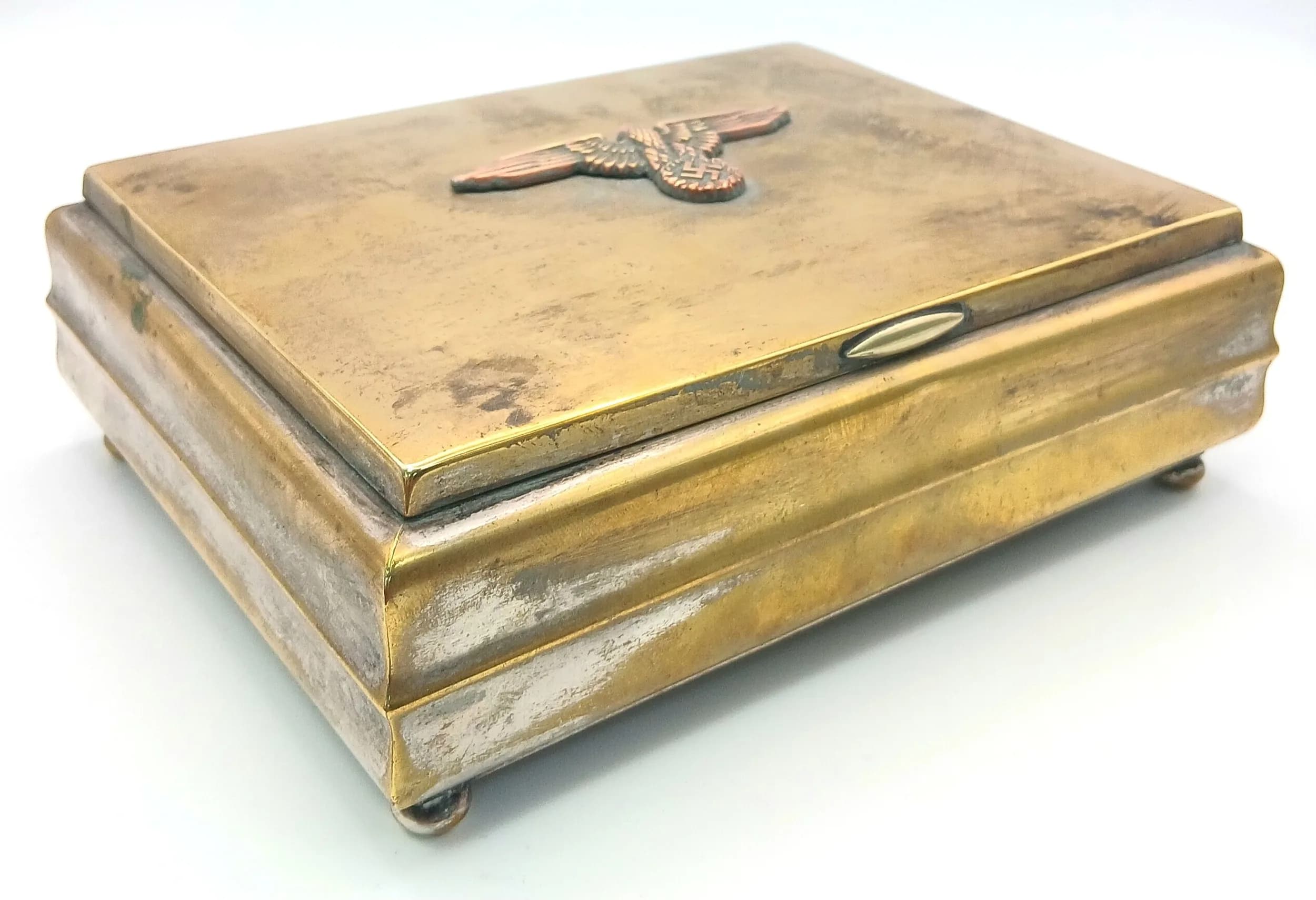 Waffen Desktop Cigarette Case.