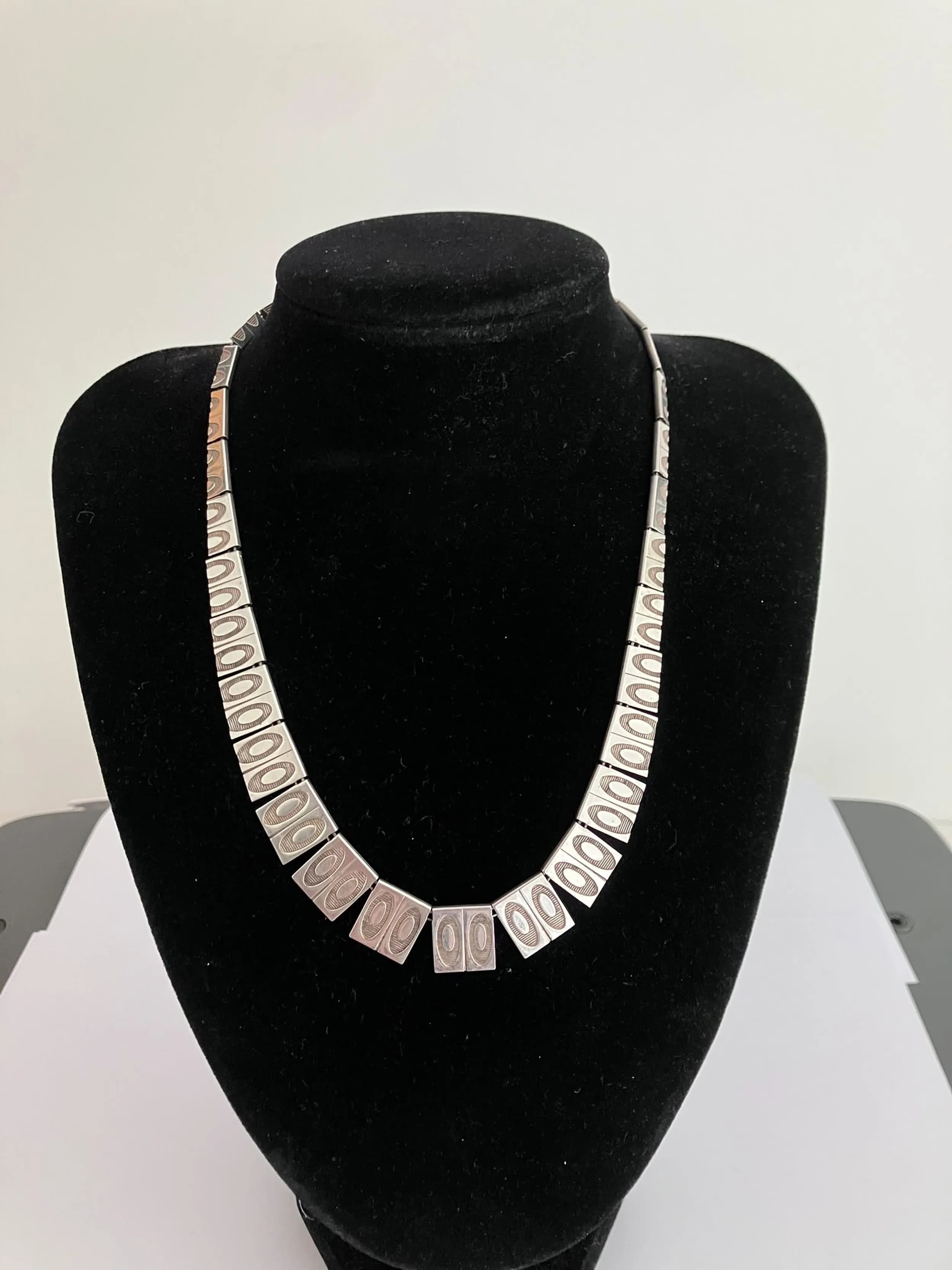 Classic SILVER PANEL NECKLACE in CLEOPATRA STYLE. 45 cm. Excellent condition, please see pictures.
