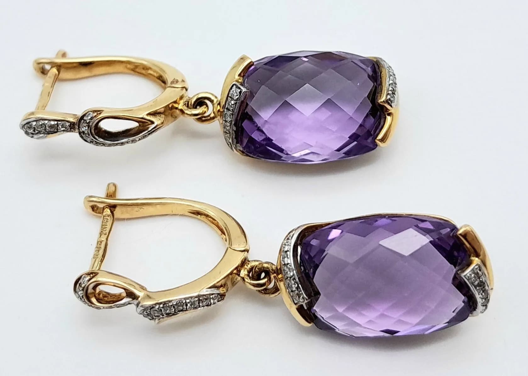A Pair of 18K Yellow Gold, Amethyst and Diamond Drop Earrings. 0.9ctw of beautiful faceted amethysts and 0.11ctw of diamond accents. 5.55g total weight. Ref: 021173. 2.5cm drop.