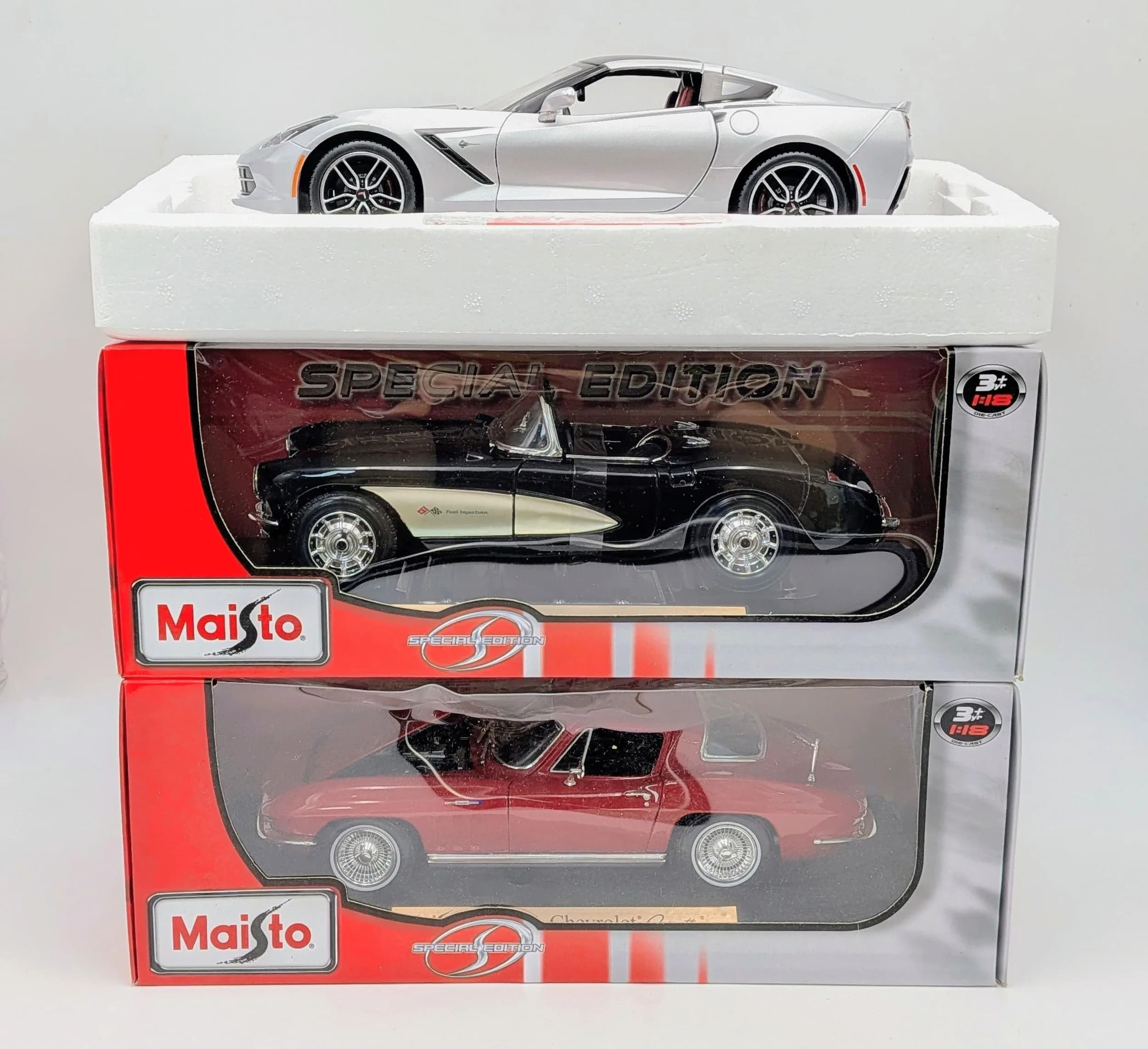 Three 1/18th scale die cast Chevrolet Corvette's by Maitso. In very good condition.
