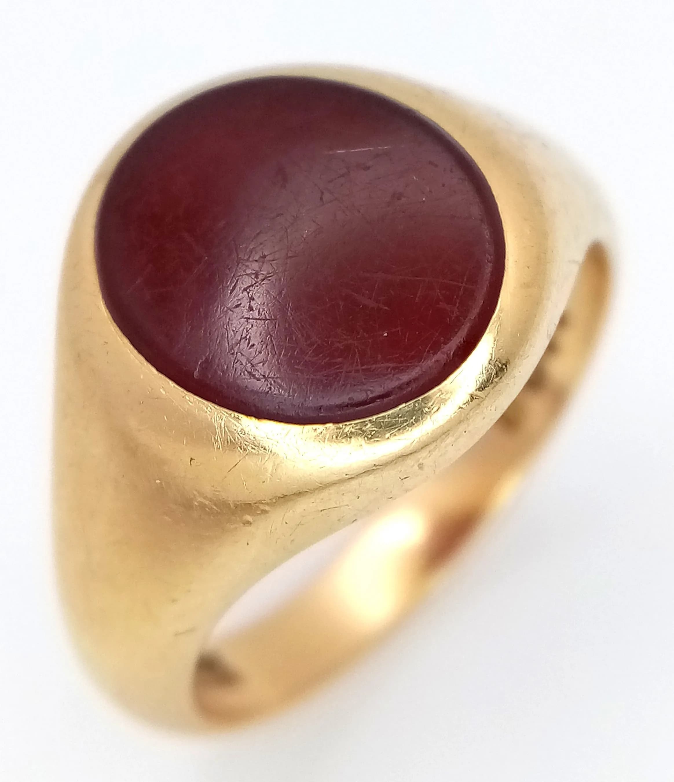 A Vintage 18K Gold Carnelian Gents Signet Ring. Full UK hallmarks. Size T. 10.35g total weight.