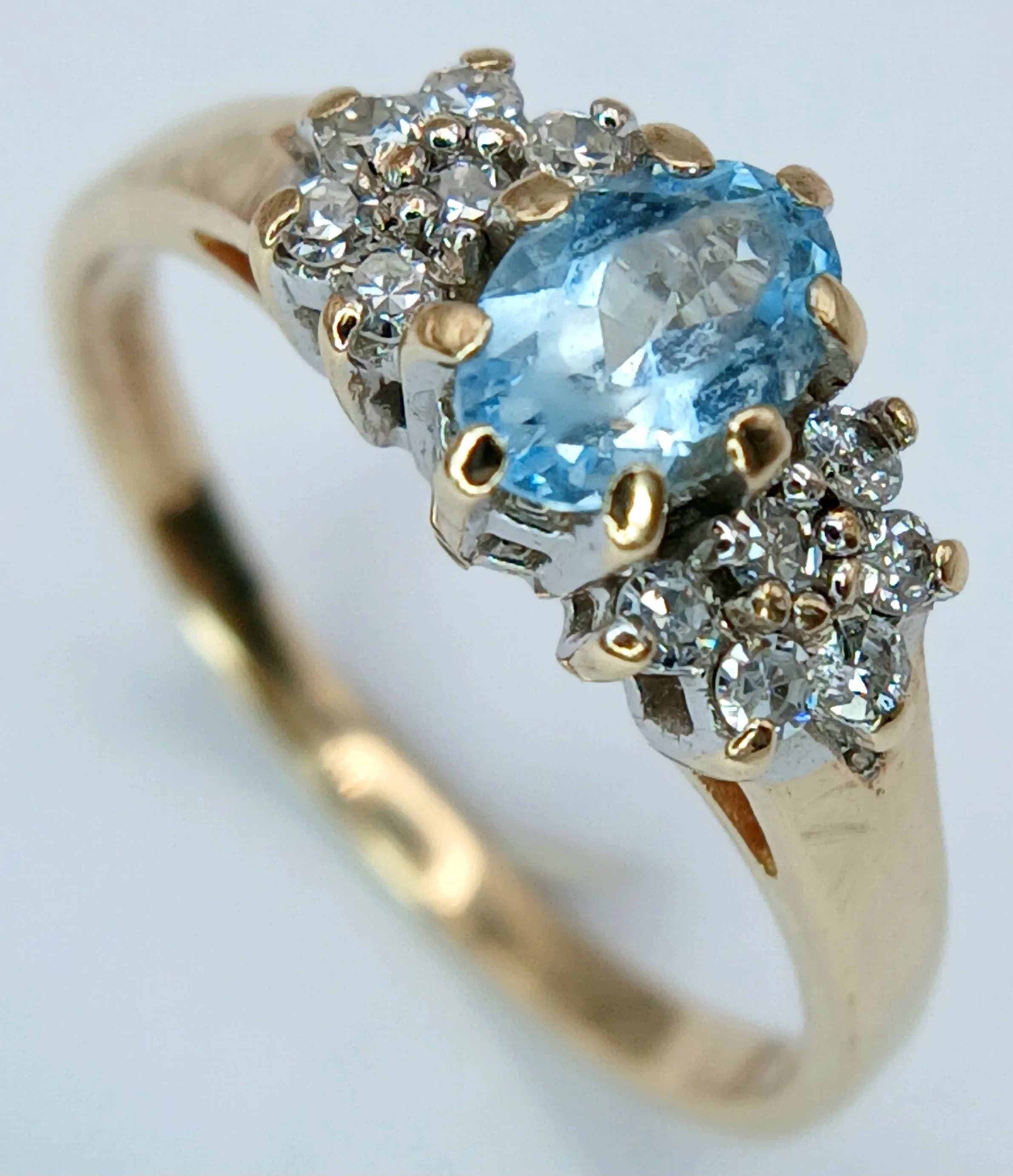 A 9K YELLOW GOLD, DIAMOND AND TOPAZ SET RING. 1.8G, SIZE K. SC 6039