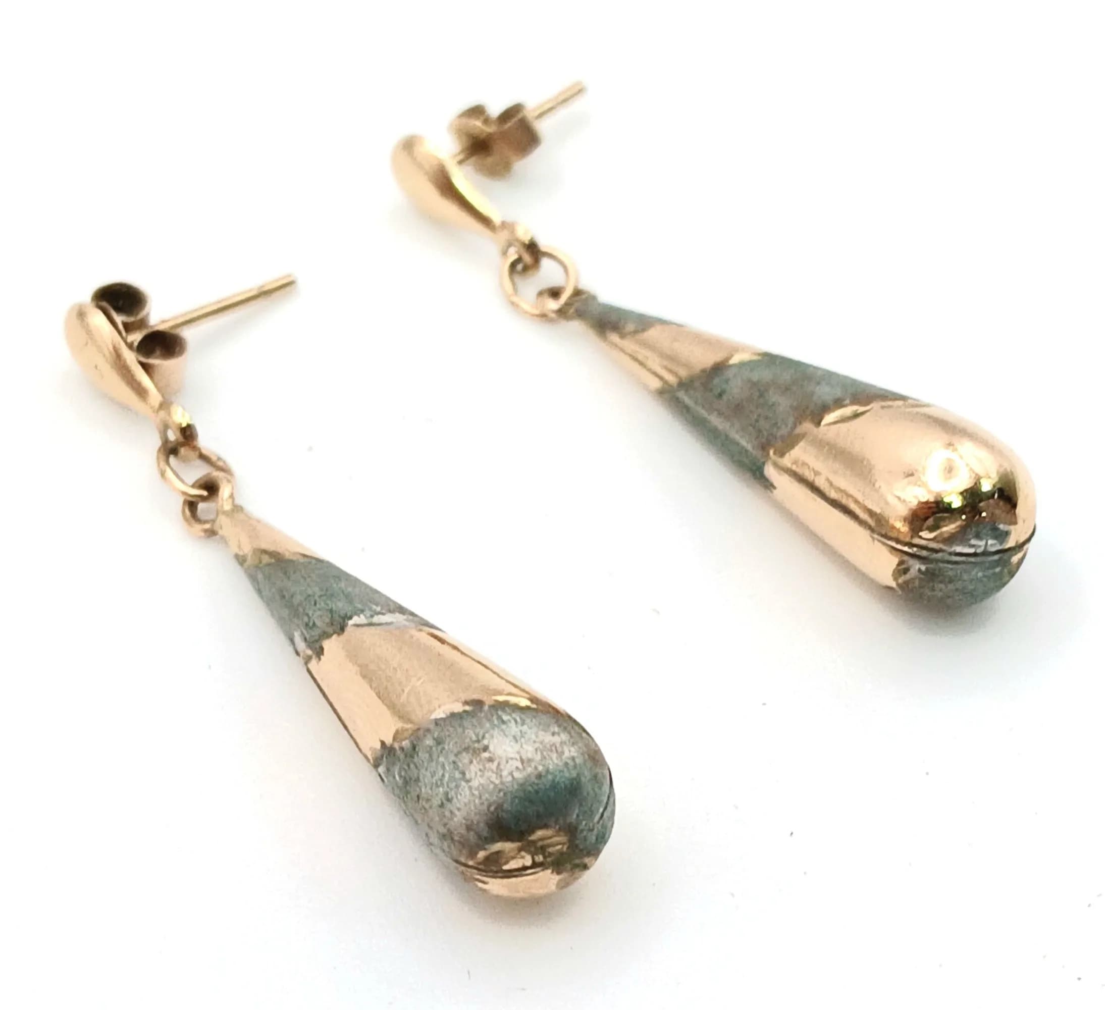 A Pair of 9K Yellow and White Gold Conical Drop Earrings. 3cm drop. 1g total weight.