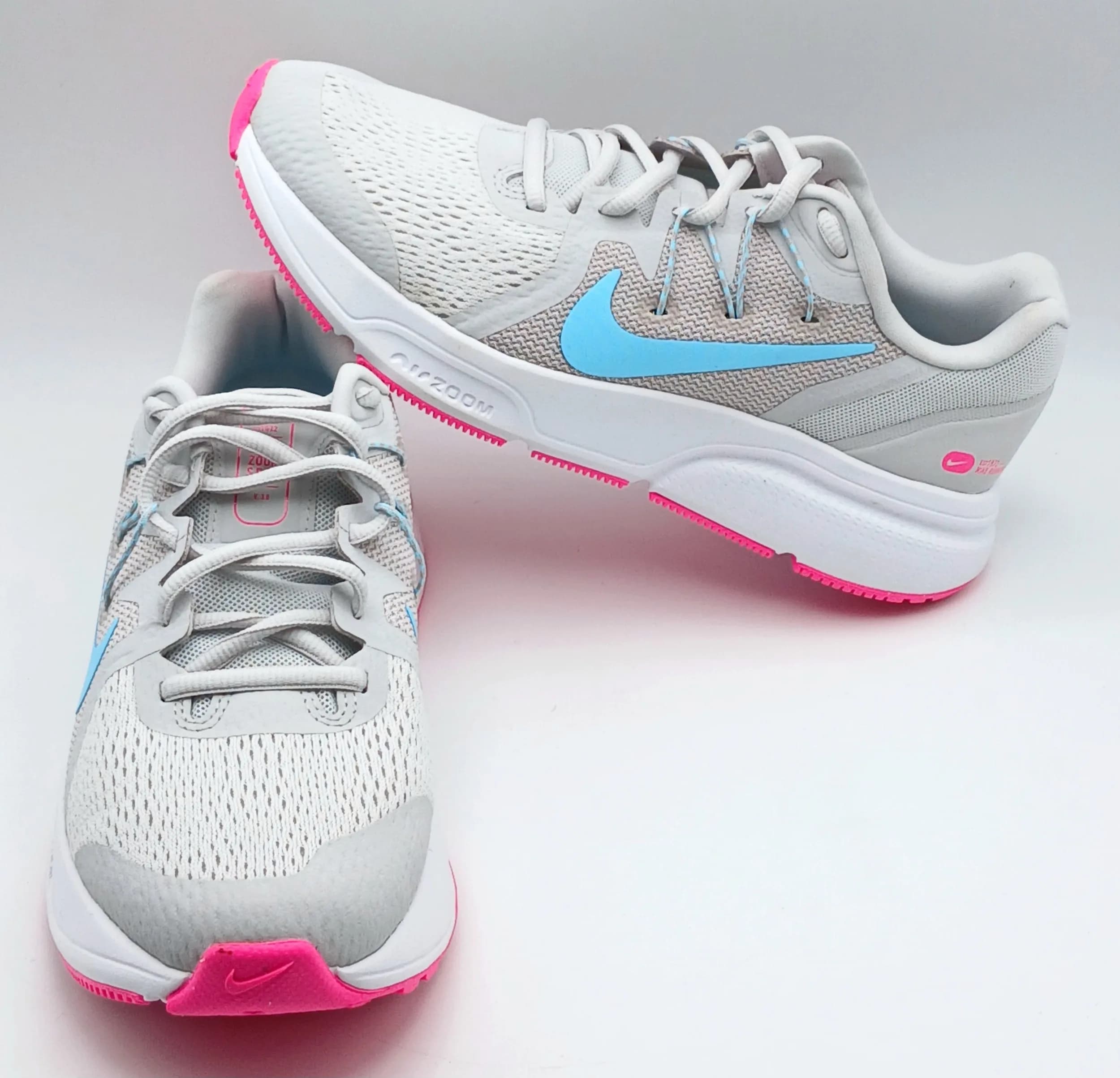 A pair of Nike Zoom Span 3 running trainers, light grey mesh with turquoise blue swoosh logo. Unworn, Size UK 5, US 7.5