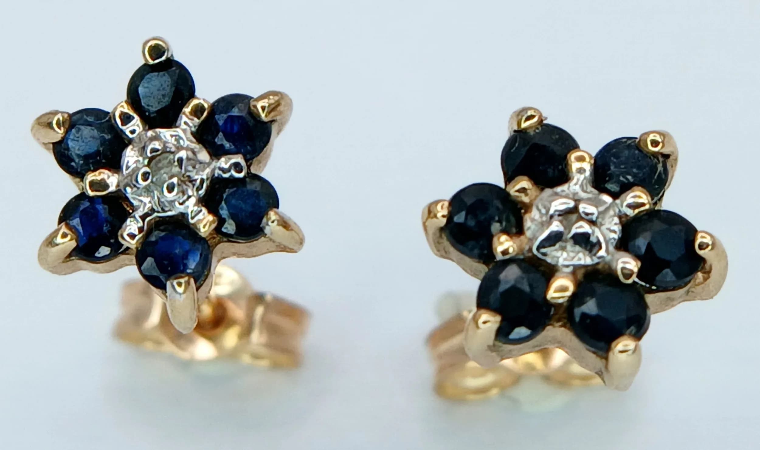 A Pair of Sapphire Colour Blue Spinel and Diamond Stud Earrings.7mm Diameter. Combined Gross Weight 0.88 grams.