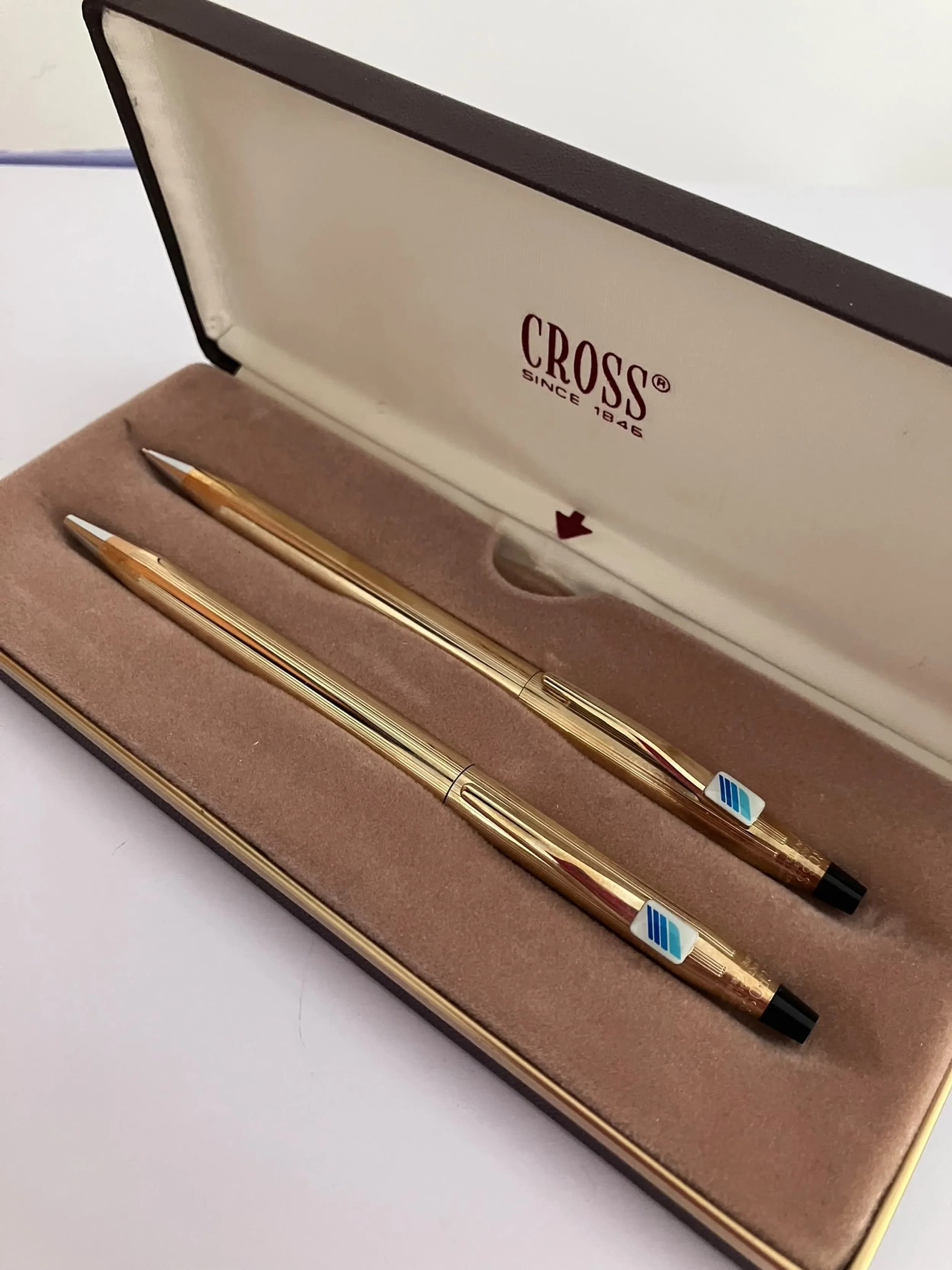 CROSS ‘ROLLED GOLD’ BALLPOINT PEN and PROPELLING PENCIL SET. Complete with original case and manual. Excellent as new condition. Please see all pictures.