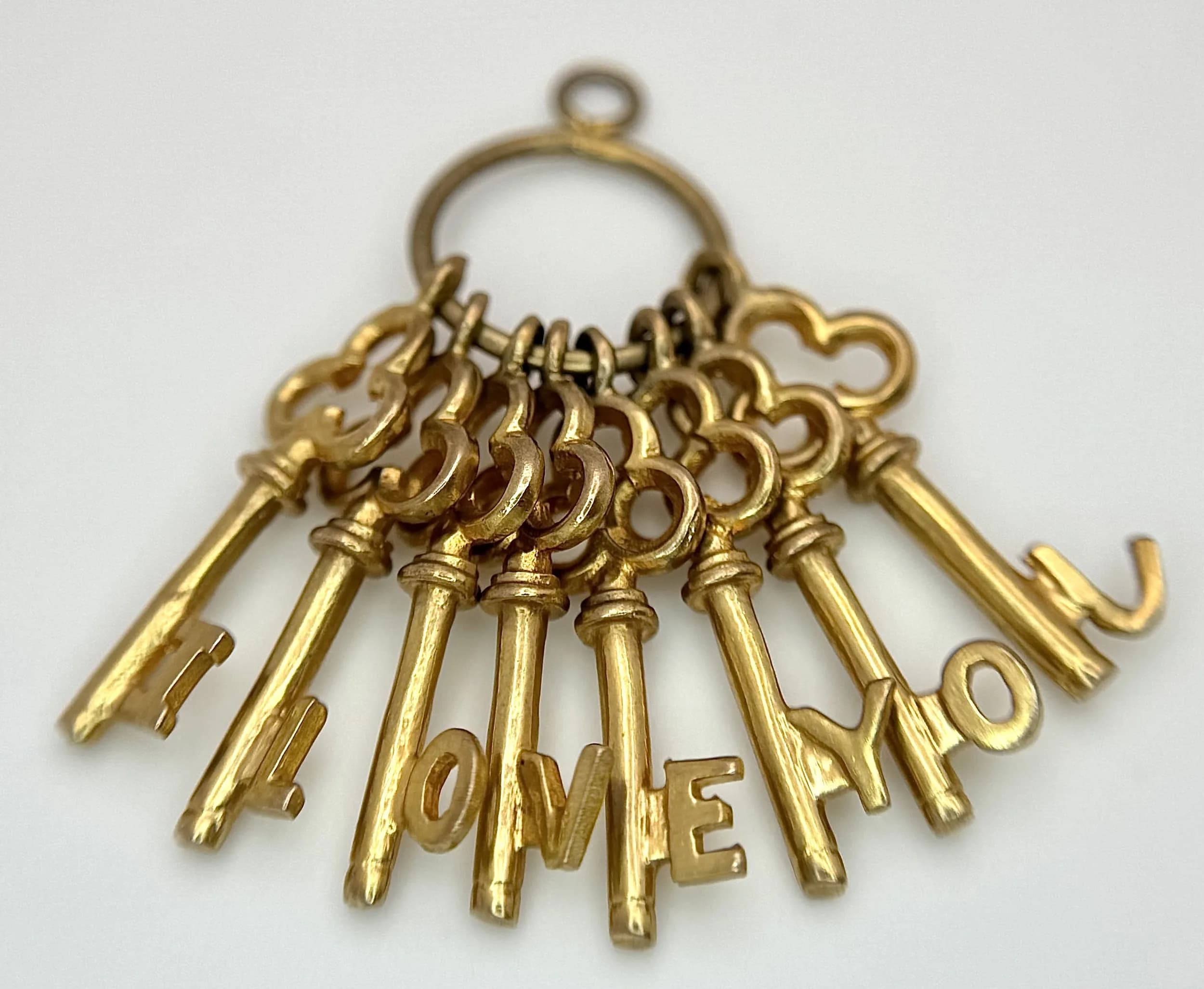 A 9K Yellow Gold Set of Keys Pendant/Charm. 3cm. 3.56g.