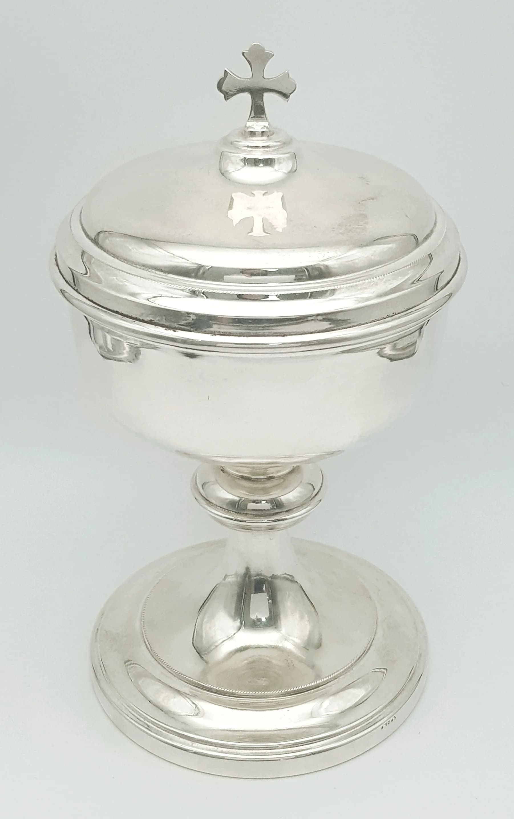 A NIELLO SILVER LIDDED CHALICE WITH THE CROSS OF JERUSALEM FINIAL . NIELLO SILVER. 598gms. 24CM TALL