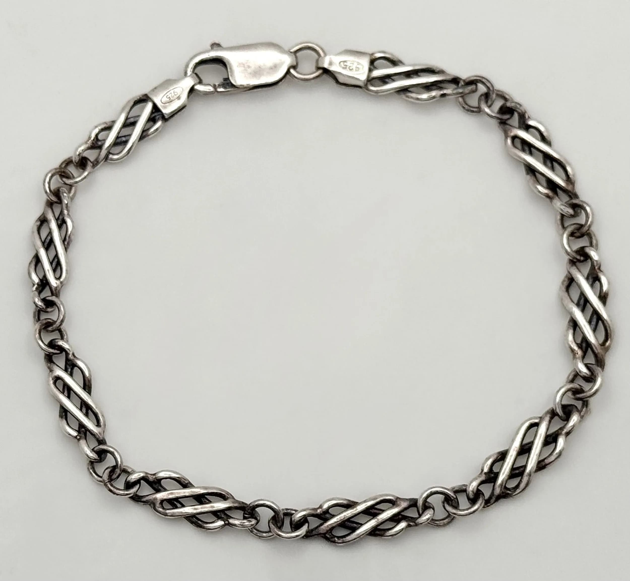 A 925 Silver Celtic Knot Link Bracelet. 19cm length. 7.33g weight.