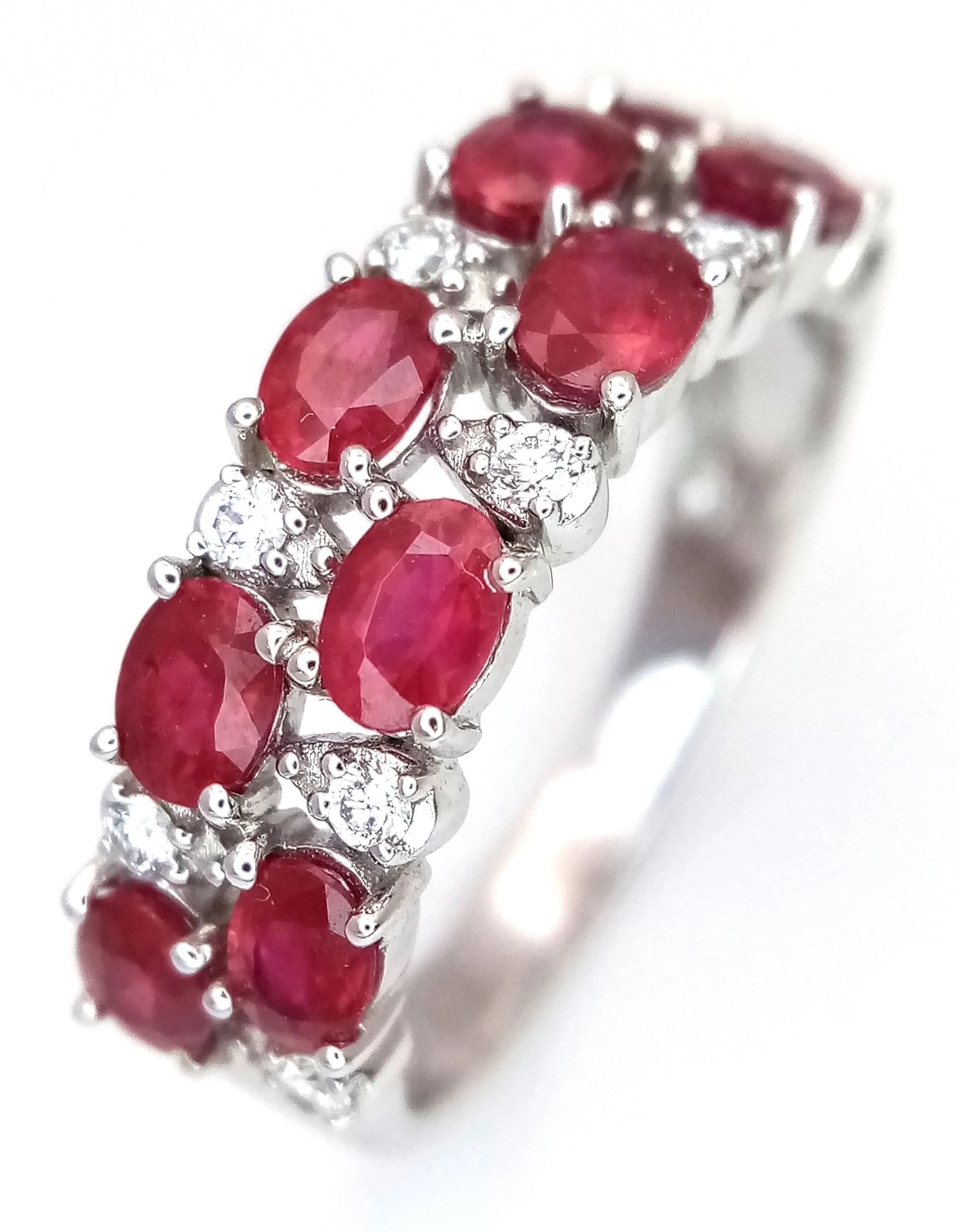 AN 18K WHITE GOLD, DIAMOND AND RUBY SET RING. 1.71CTW OF RUBIES AND 0.14CTW OF DIAMONDS. 3.4G, SIZE M. SSPA 5005