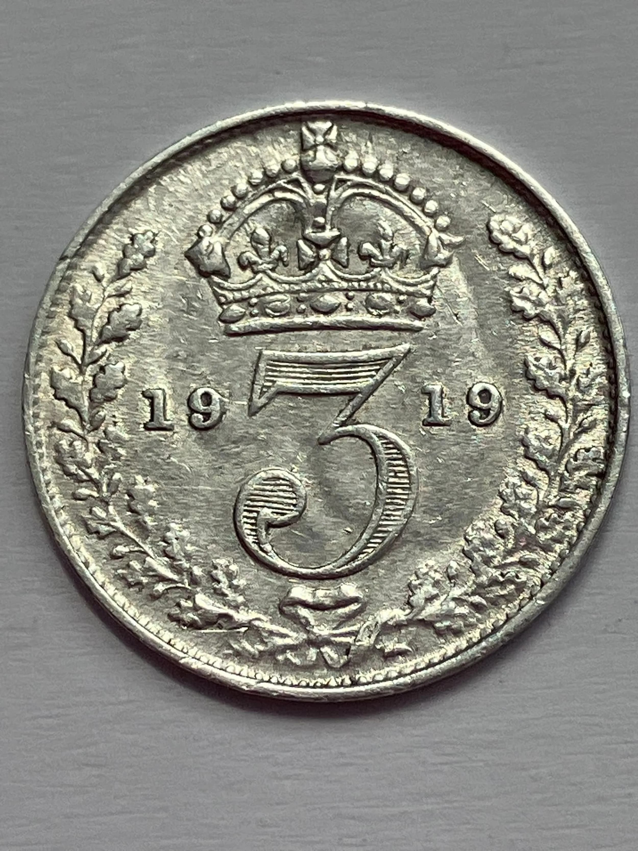 1919 SILVER MAUNDY 3 PENCE COIN. Extra fine condition.