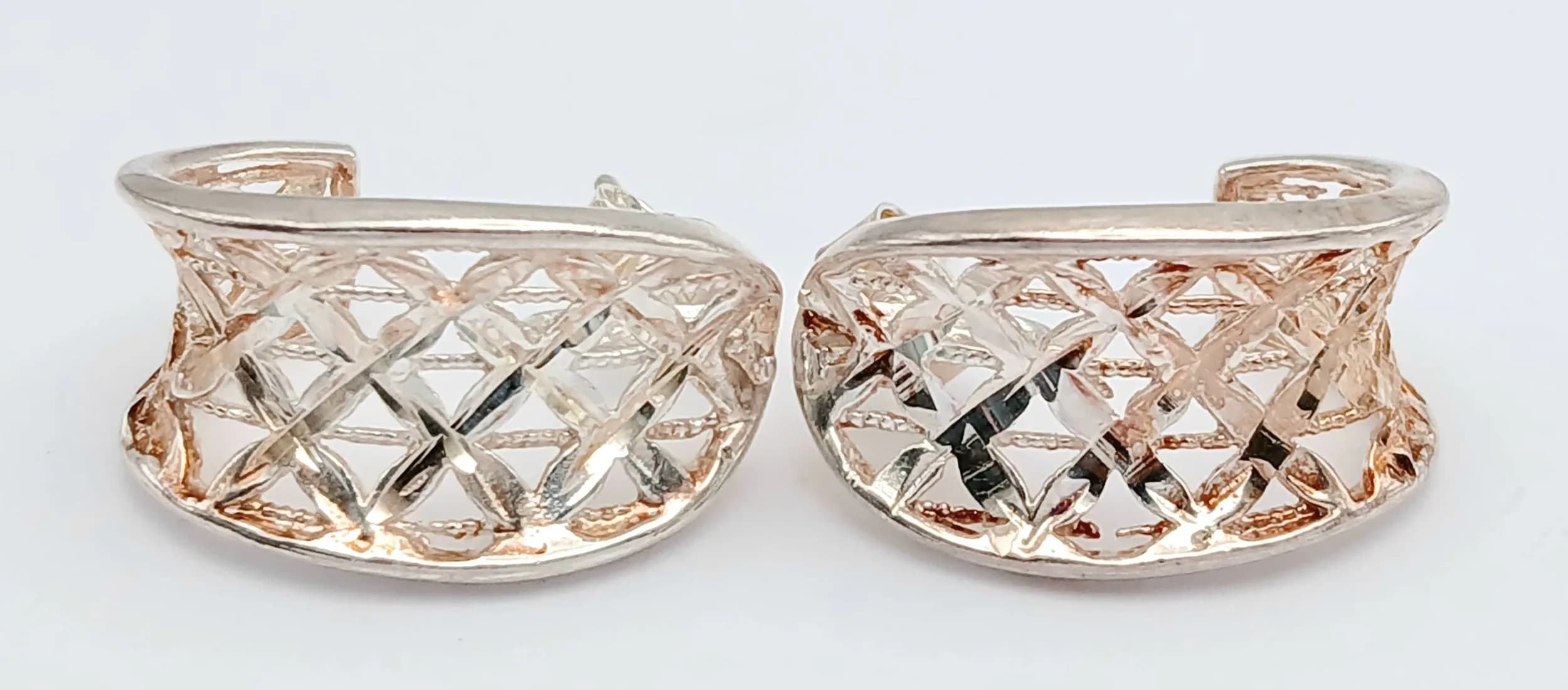A PAIR OF STERLING SILVER, FANCY OPEN WORK, EARRINGS. 4.9G. 4367