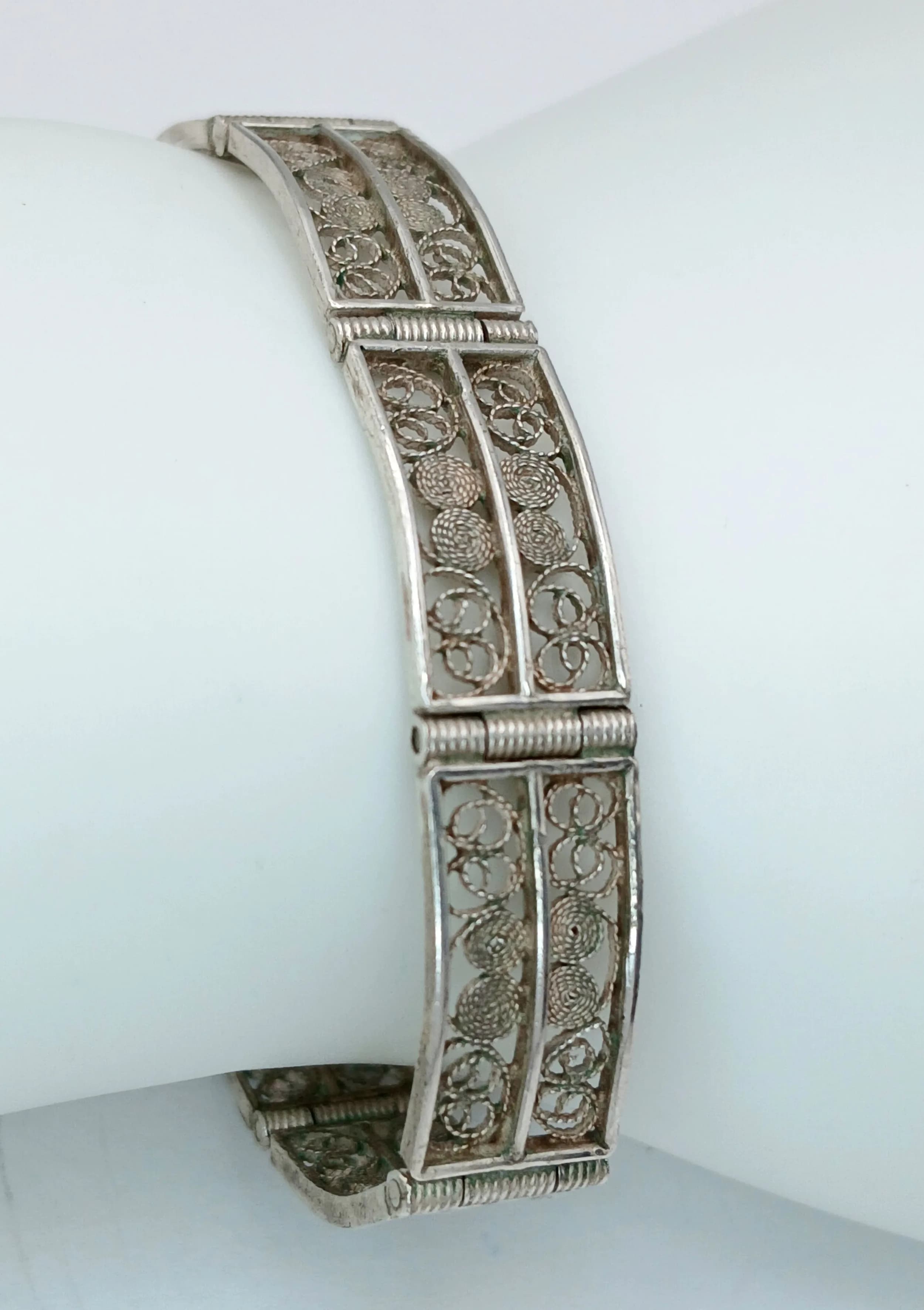 A Pretty Silver Filigree Panel Bracelet. Features rectangular openwork filigree panels with floral and scroll motifs. The bracelet measures 16cm length x 0.9cm width. Total weight 10.06 grams.