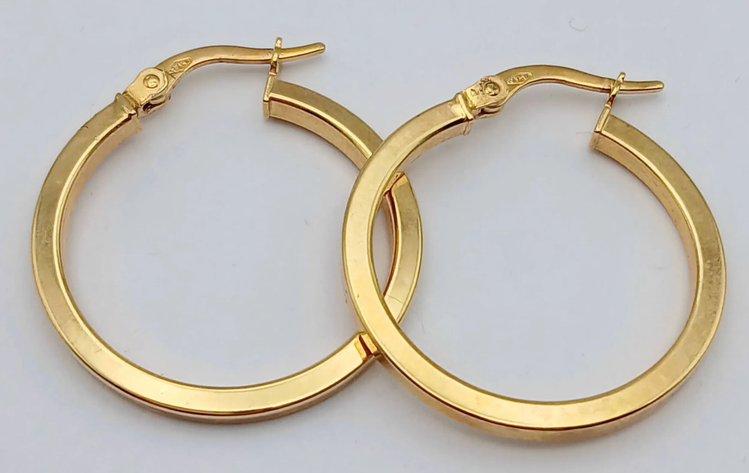 A Classic Pair of 9K Gold Hoop Earrings. 2.5cm. 1.15g. Ref: 19/1506.