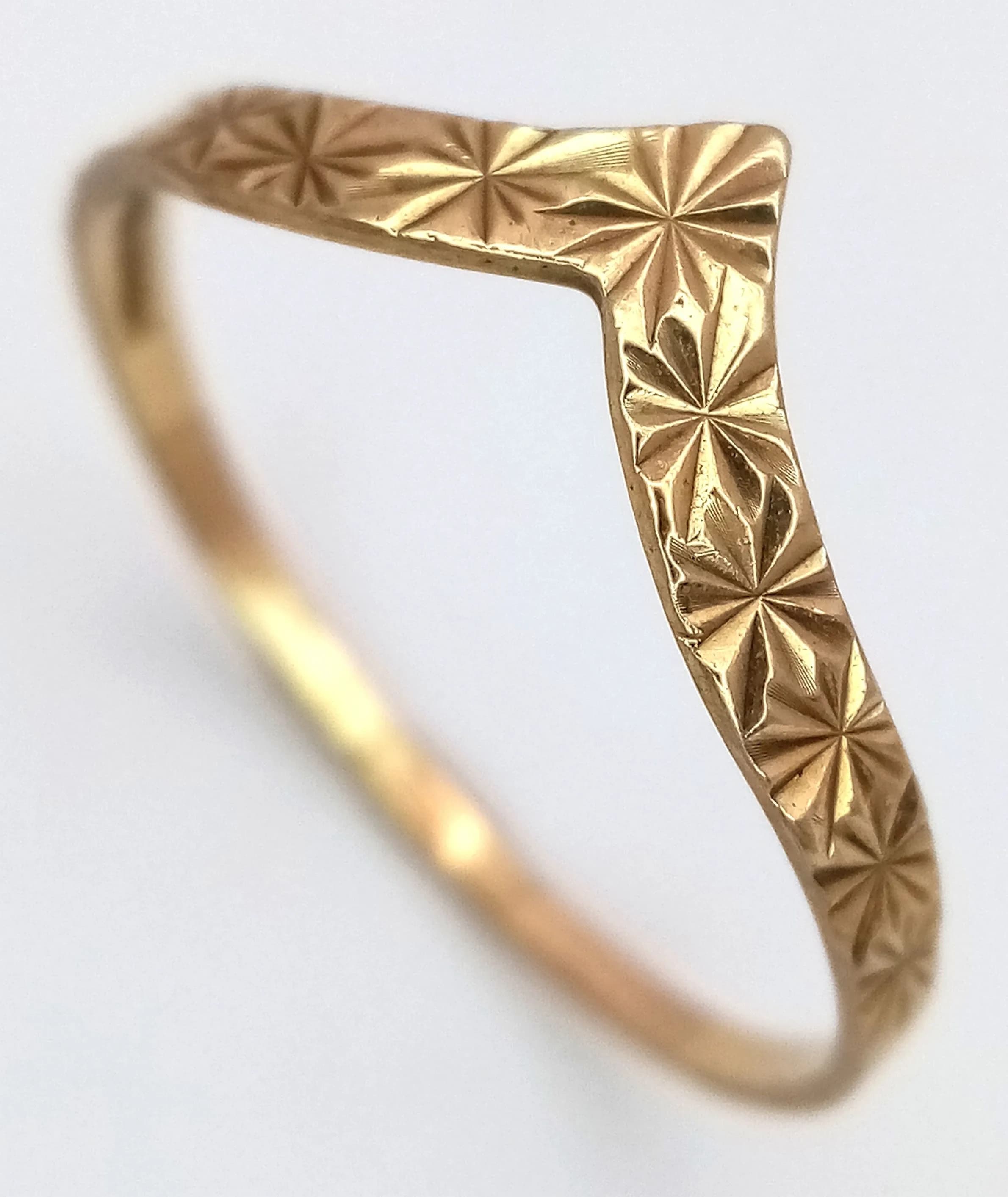 A 9K Yellow Gold Chevron Ring. Size O. 0.7g.