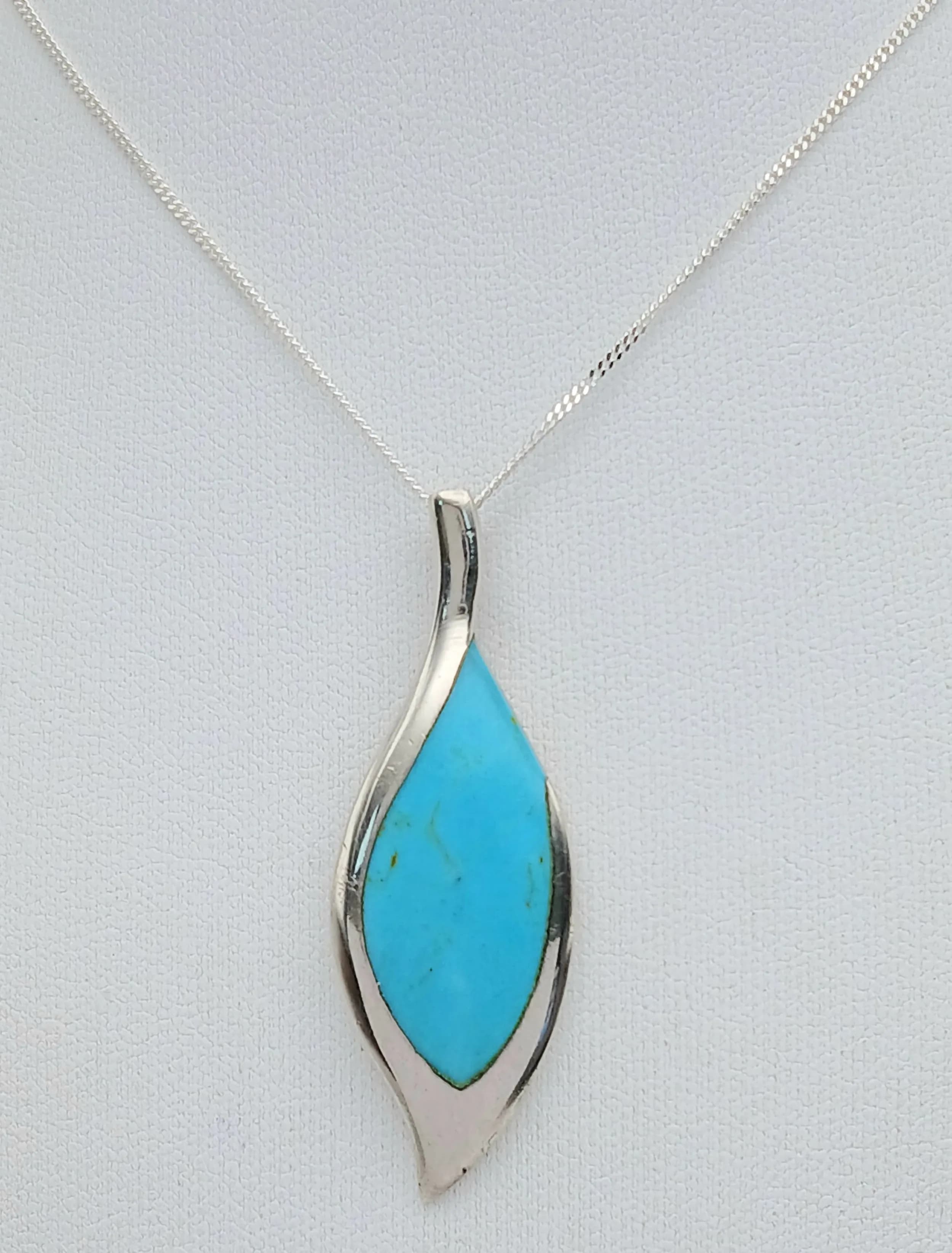 A Sterling Silver Leaf Design Copper Turquoise Pendant Necklace. 46cm Length Chain. The Pendant measures 37 x 16mm. Gross Weight 7.08 grams.