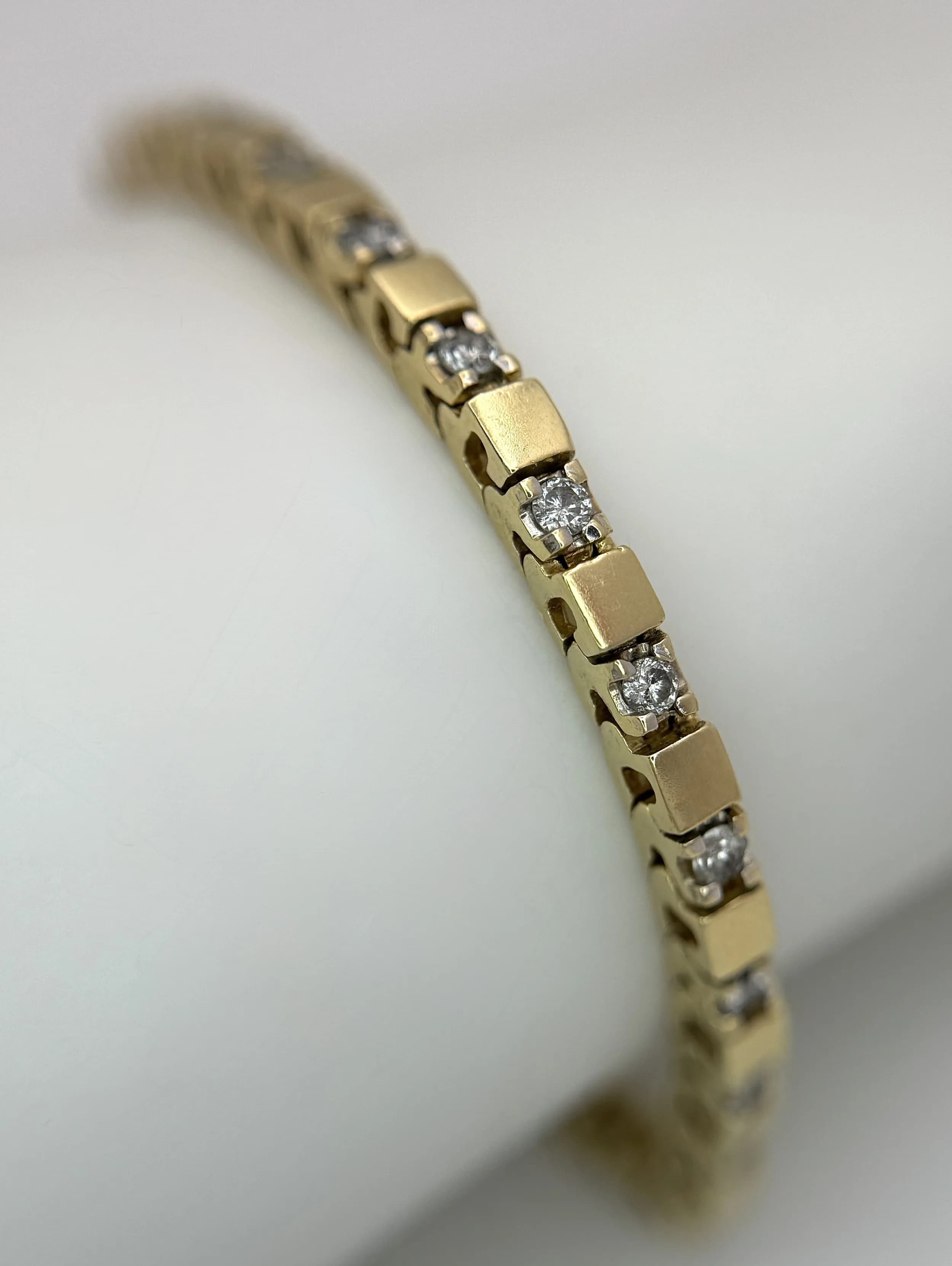 A 14K yellow gold diamond bracelet, 0.90ct diamond weight, 19cm total length, 12.7g total weight. Ref: SH1947I