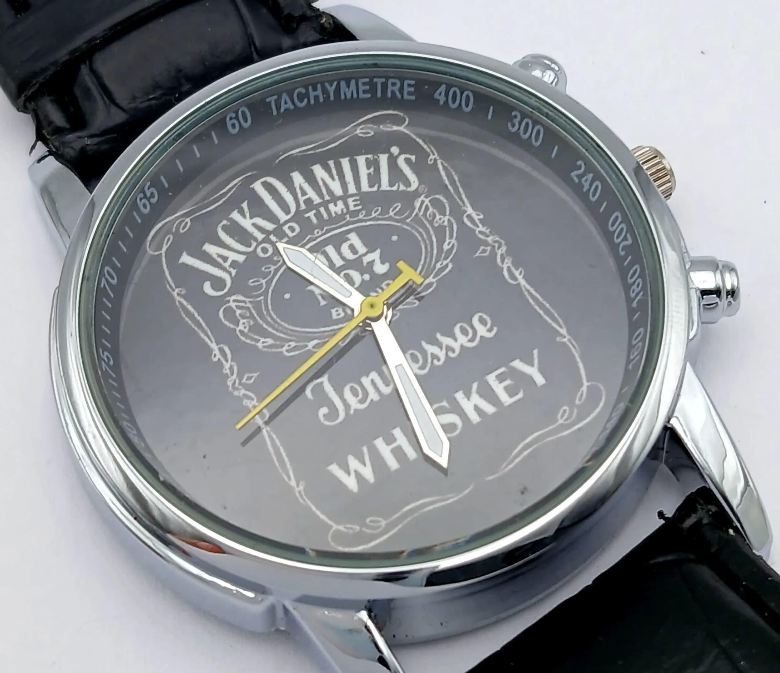 A JACK DANIEL'S, TENNESSEE WHISKEY, PROMOTIONAL STRAP WATCH. IN WORKING ORDER. S/A 1323 - 2