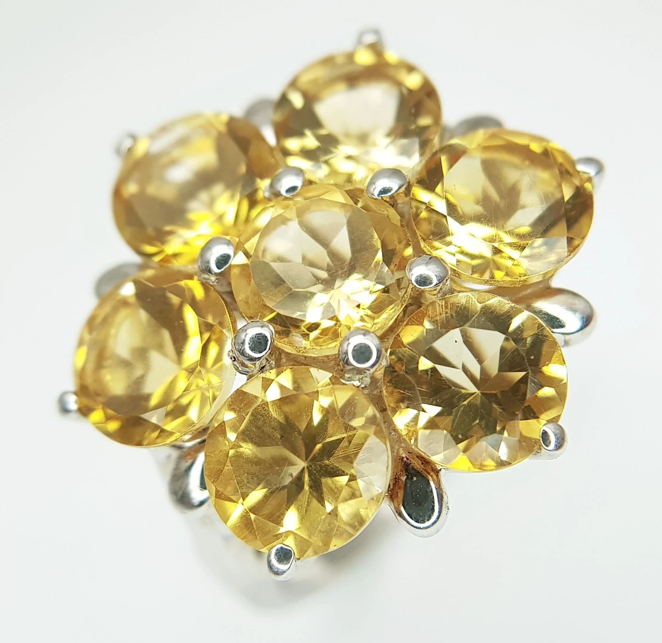 An Attractive Sterling Silver and Citrine Set Cluster Ring. Size S. The Ring measures 2.2cm Wide at the Crown and has a gross weight of 7.12 grams.