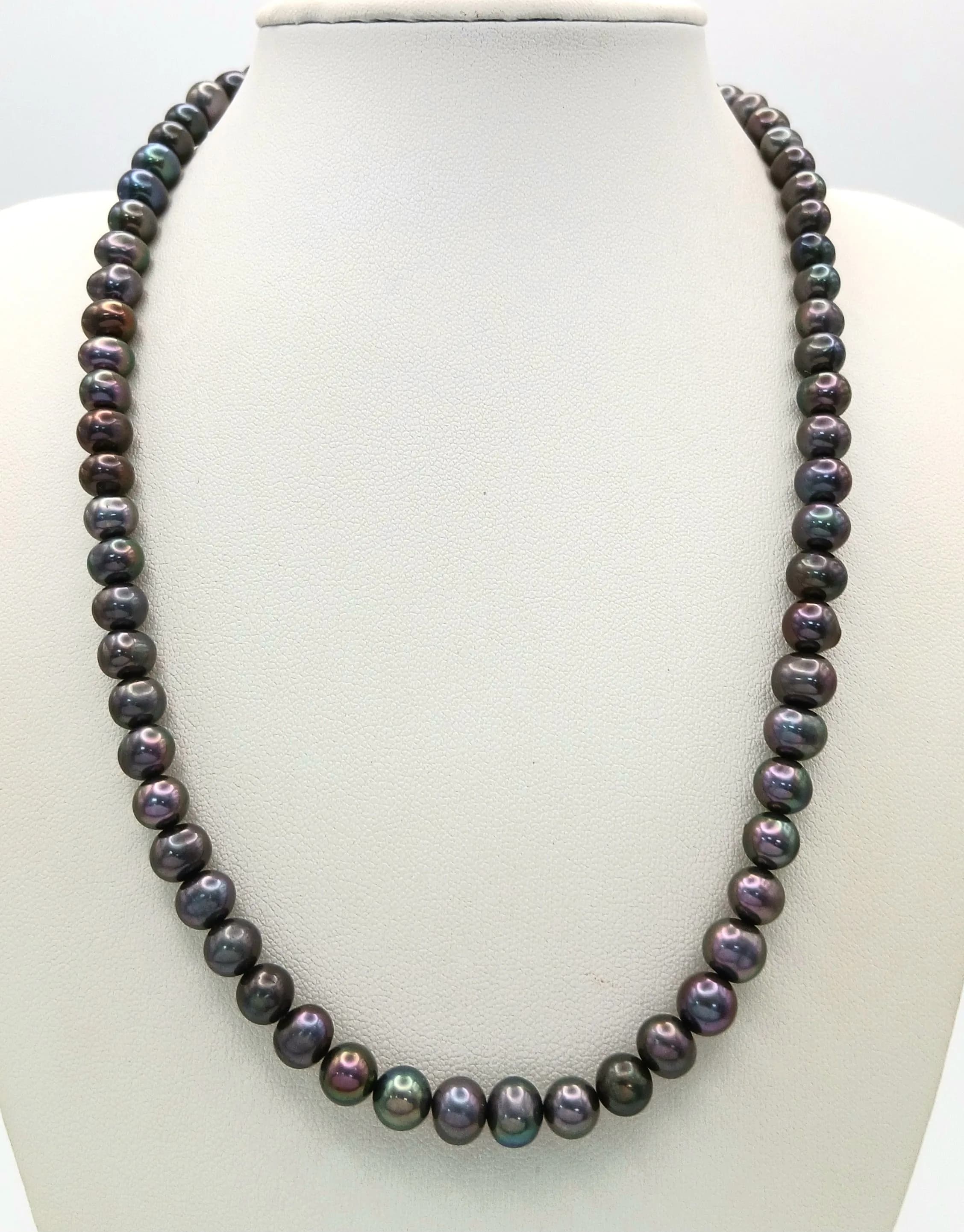 A Sterling Silver and Iridescent Colour Cultured Pearl Necklace-47cm Length. The Pearls measure approximately 6mm Diameter. The Necklace has a gross weight of approximately 30 grams. Pearls are reminiscent of TahitianColouration.
