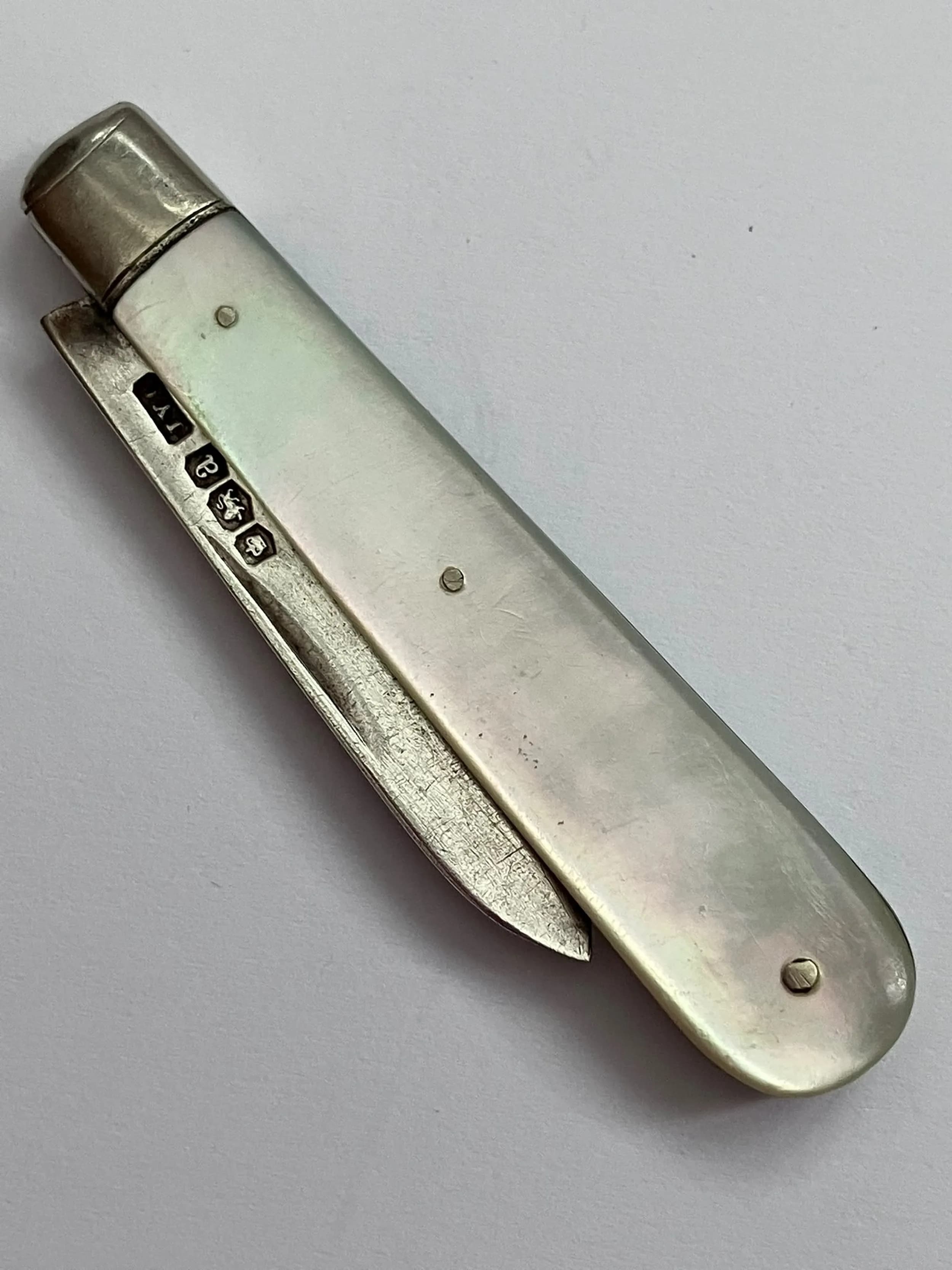 Antique SILVER FRUIT KNIFE. Mother-of-pearl handle. Excellent condition. Please see pictures.