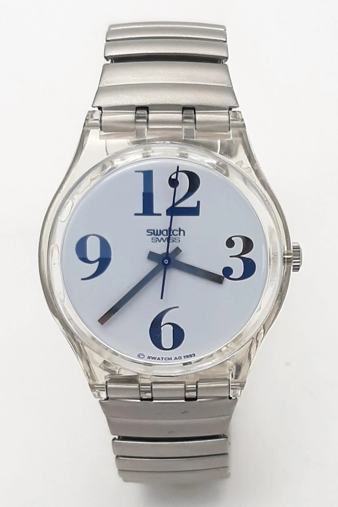 A SWATCH ORIGINALS, SILVER MOVES, EXPANDING BRACELET WATCH. IN ORIGINAL PACKAGING AND IN FULL WORKING ORDER. S/A 1703 - 3