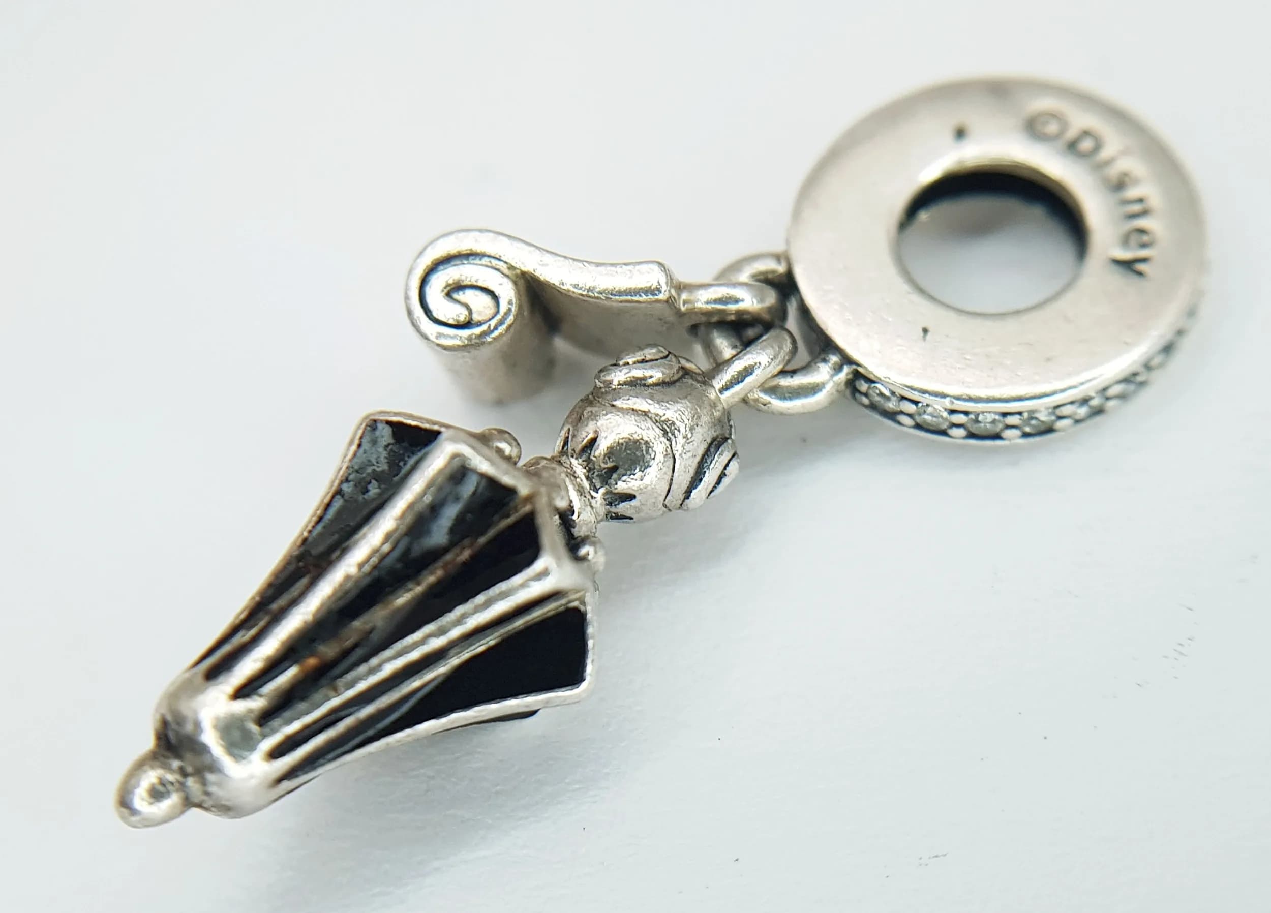 A PANDORA, STERLING SILVER, DISNEY, MARY POPPINS, UMBRELLA DANGLE CHARM. 4.2G. TREV SIL 6018