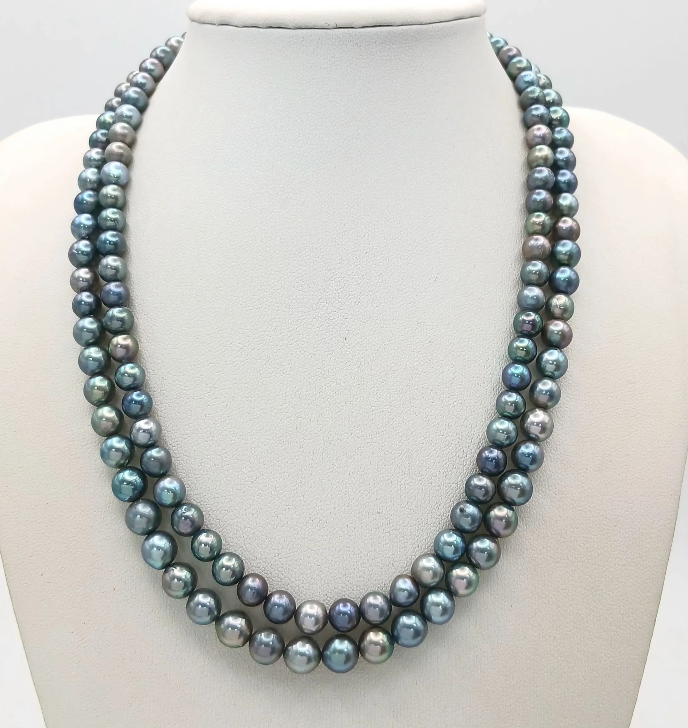 A striking Double Strand metallic colour Freshwater Pearl Necklace. Approx 43cm in length, strung with varied shades of blue/purple/grey freshwater pearls and fitted with a silver floral box clasp with figure 8 safety catch. Please see photos for details.