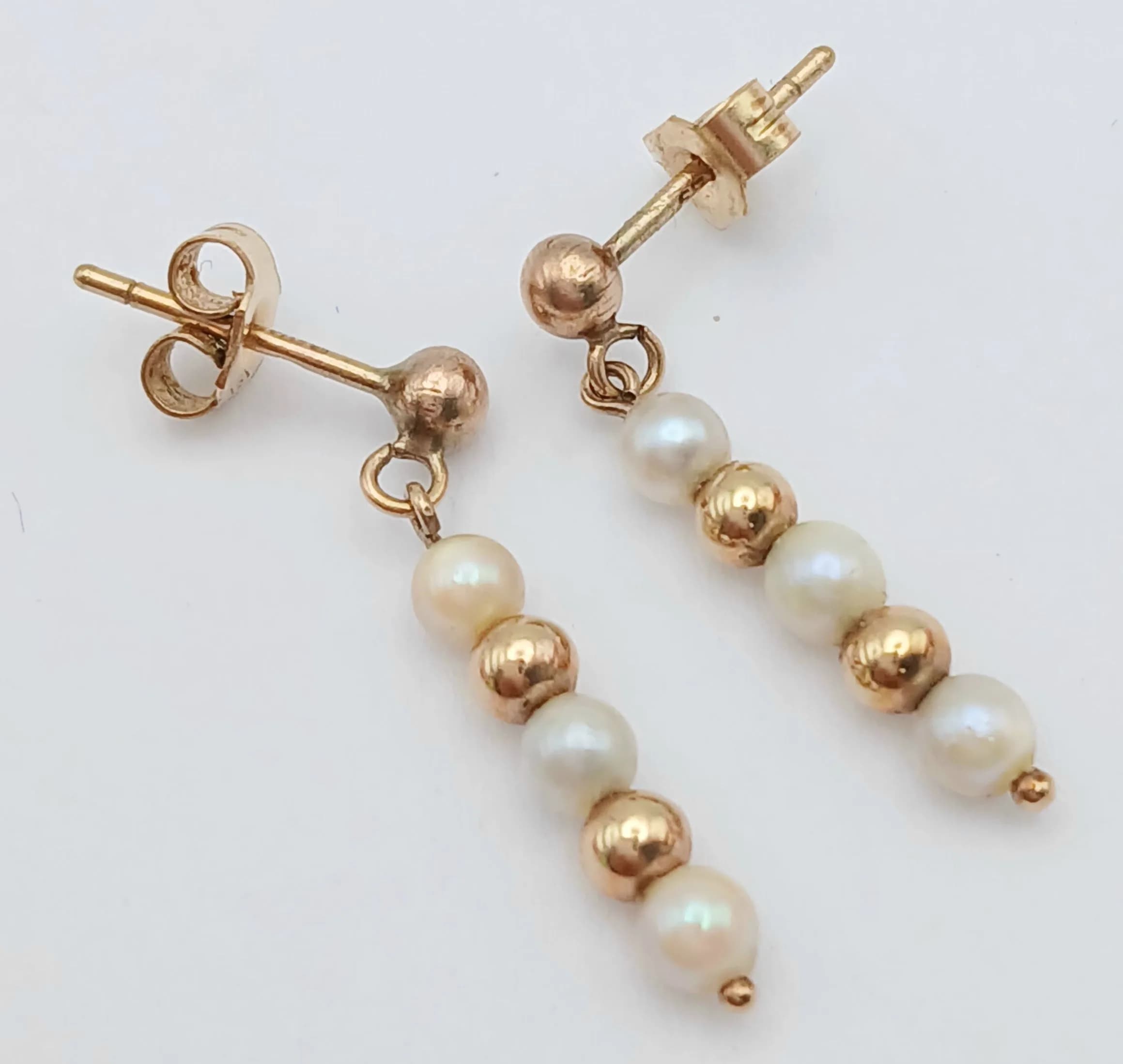 A Pair of 9K Yellow Gold and Small Pearl Drop Earrings. 2cm drop. 0.91g. NL/486.