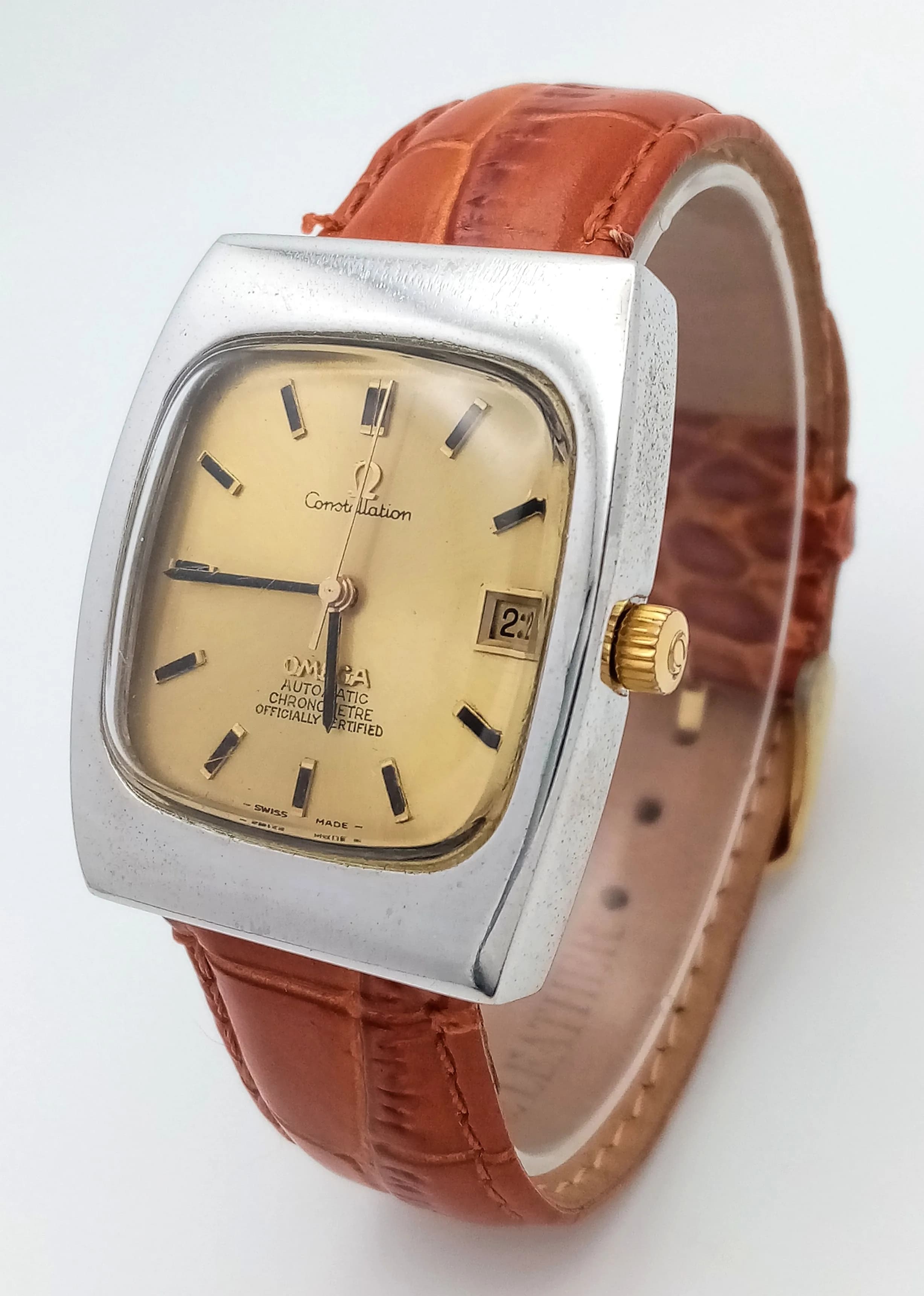 A Vintage Omega Constellation TV-Dial Automatic Gents Watch. Brown leather strap. Stainless steel case - 34 x 40mm. 10mm width. Eight stars observatory logo on rear case . Gilded dial with date window. Black hands. In working order.
