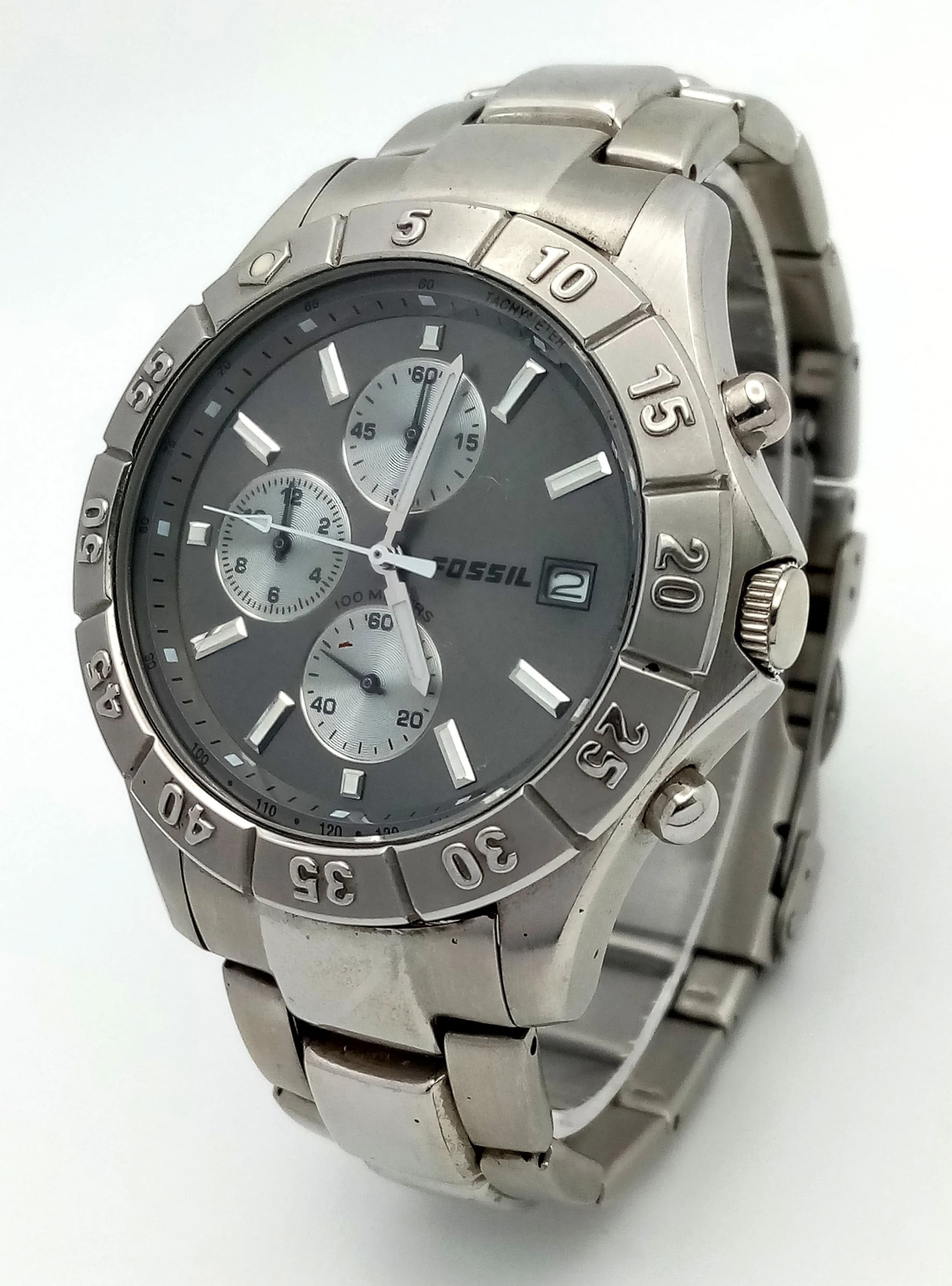 A FOSSIL, CHRONOGRAPH, STEEL BRACELET WATCH. IN FULL WORKING ORDER. NEW BATTERY FITTED RECENTLY. S/A 1702 - 3