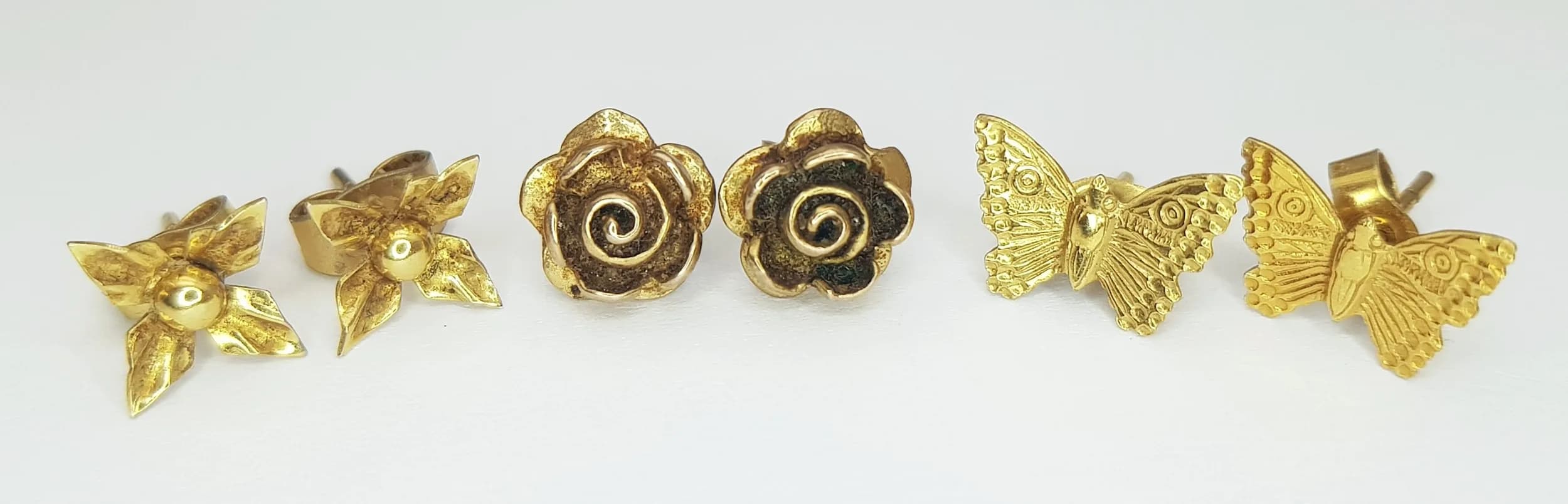 Three Different Style Pairs of 9K Gold Stud Earrings. 3g total weight.