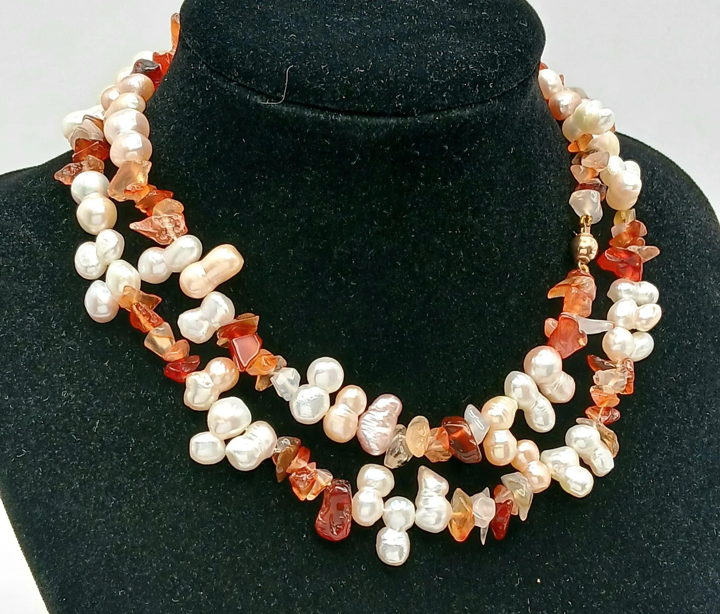 A Stunning matinee length Freshwater Pearl and Carnelian Chip Bead Necklace with a 9ct Gold Clasp. Approx 66cm length. Comes with a presentation box.